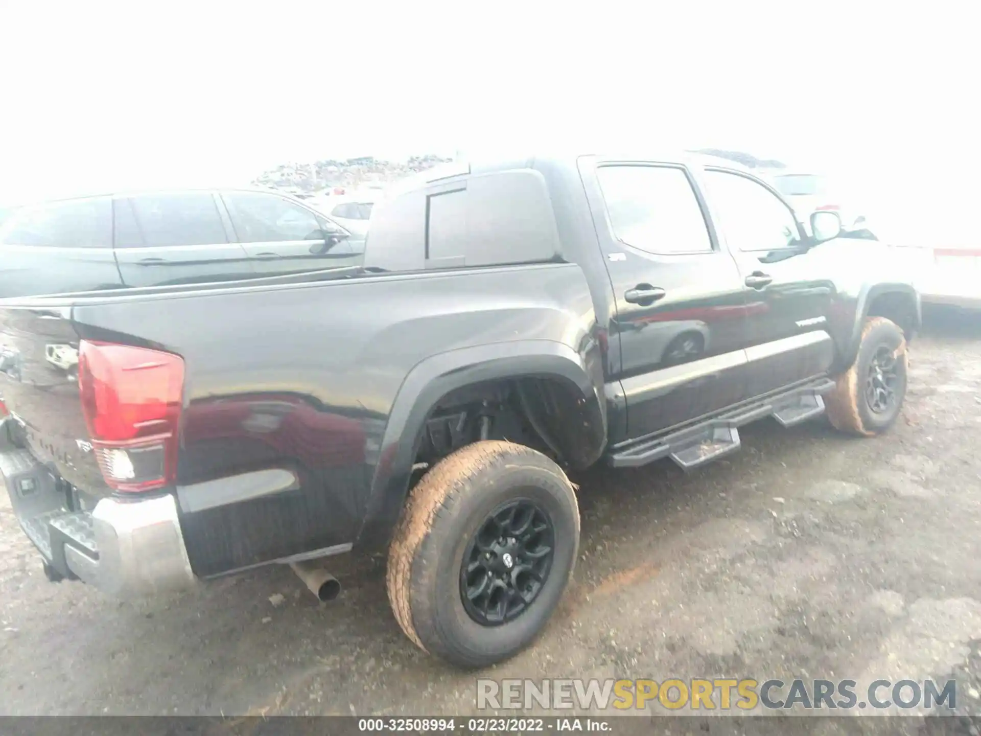 4 Photograph of a damaged car 3TMCZ5AN1NM455521 TOYOTA TACOMA 4WD 2022