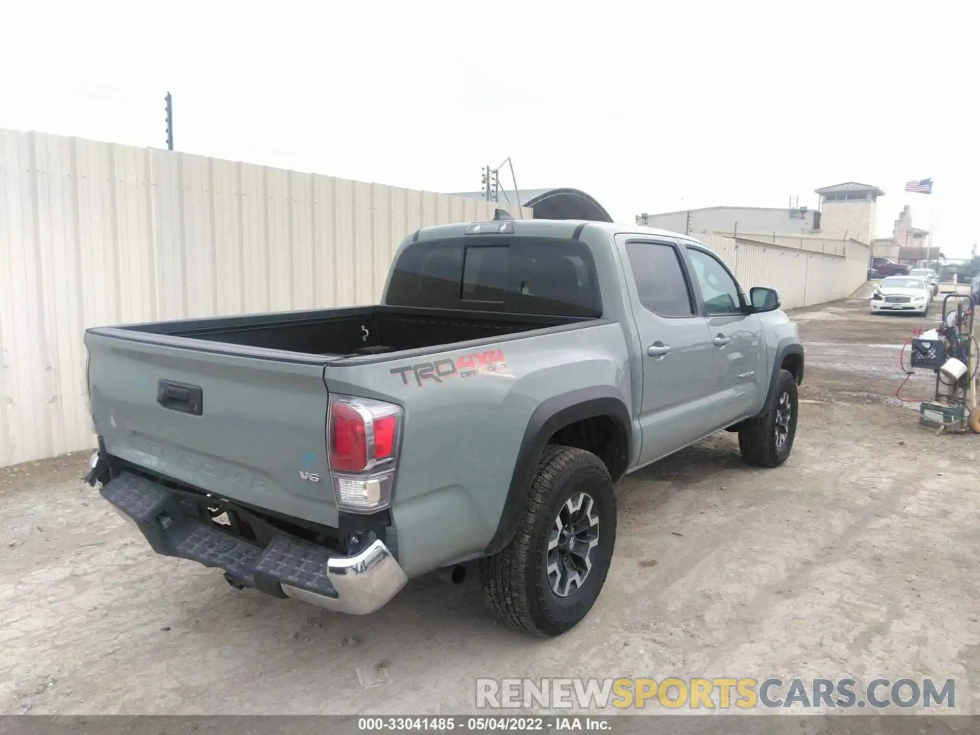 4 Фотография поврежденного автомобиля 3TMCZ5AN1NM467071 TOYOTA TACOMA 4WD 2022