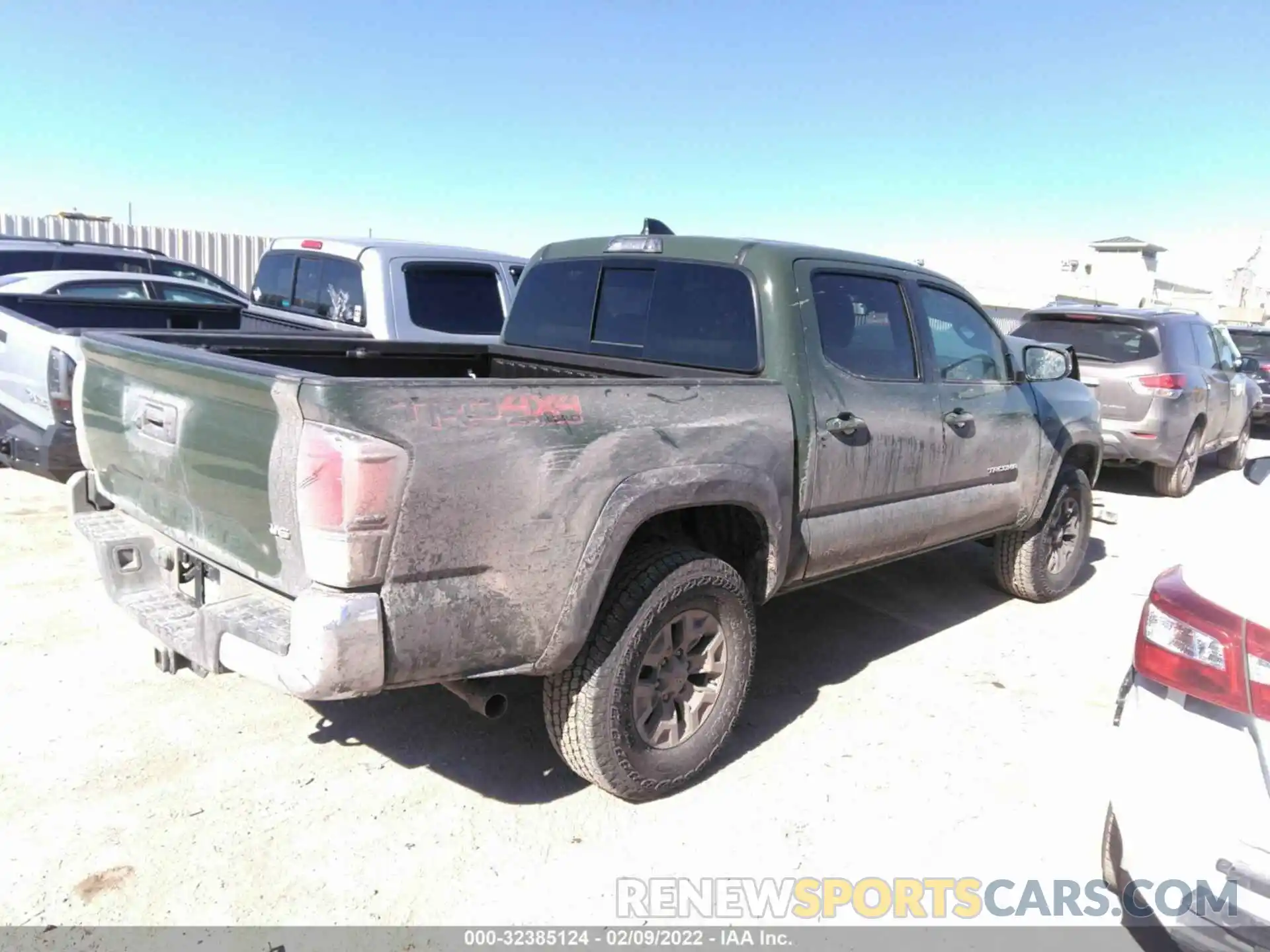 4 Photograph of a damaged car 3TMCZ5AN1NM467328 TOYOTA TACOMA 4WD 2022