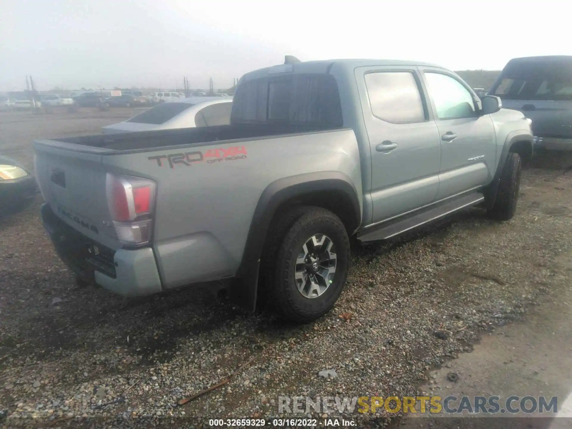 4 Photograph of a damaged car 3TMCZ5AN1NM472304 TOYOTA TACOMA 4WD 2022