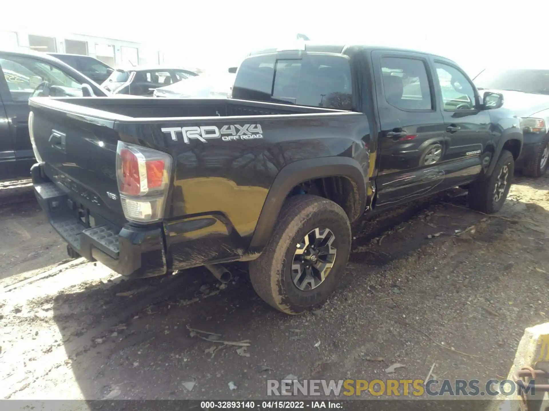 4 Photograph of a damaged car 3TMCZ5AN1NM475946 TOYOTA TACOMA 4WD 2022