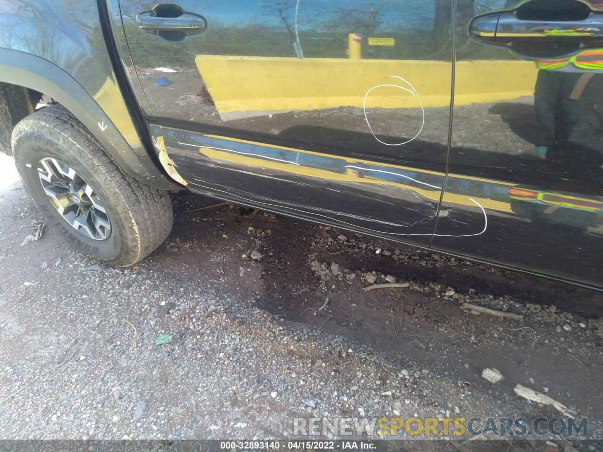 6 Photograph of a damaged car 3TMCZ5AN1NM475946 TOYOTA TACOMA 4WD 2022