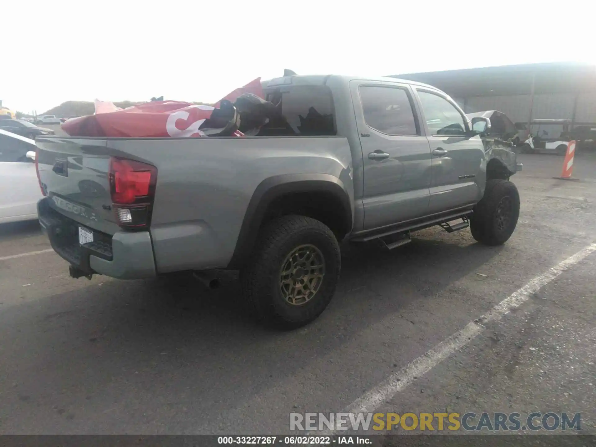 4 Photograph of a damaged car 3TMCZ5AN1NM480614 TOYOTA TACOMA 4WD 2022