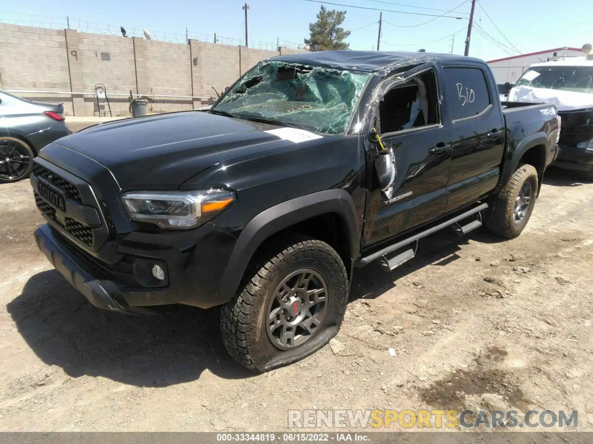 2 Photograph of a damaged car 3TMCZ5AN1NM485148 TOYOTA TACOMA 4WD 2022