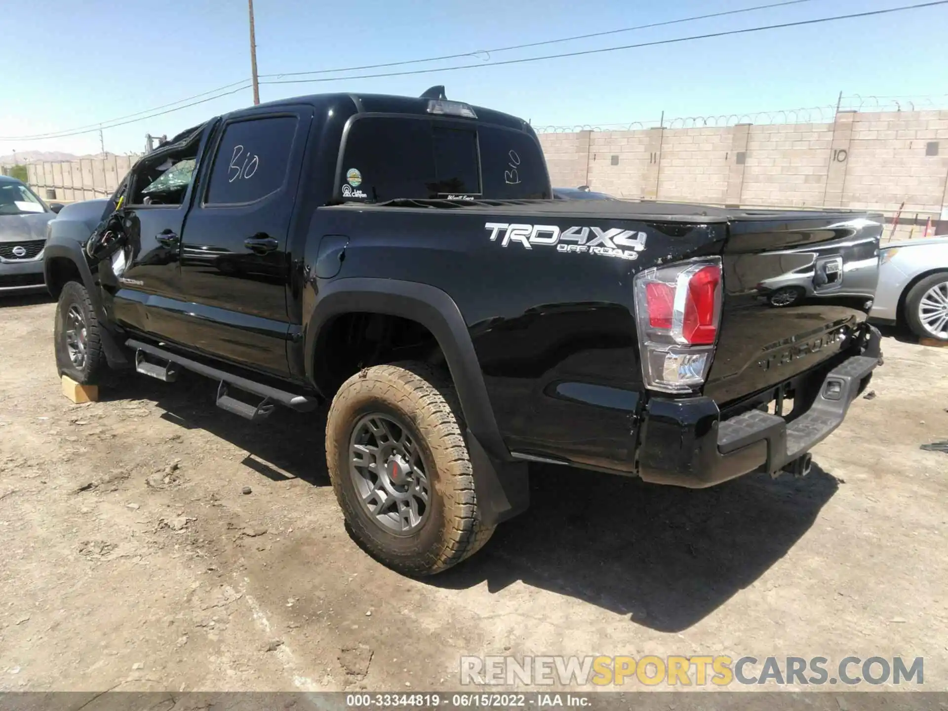 3 Фотография поврежденного автомобиля 3TMCZ5AN1NM485148 TOYOTA TACOMA 4WD 2022