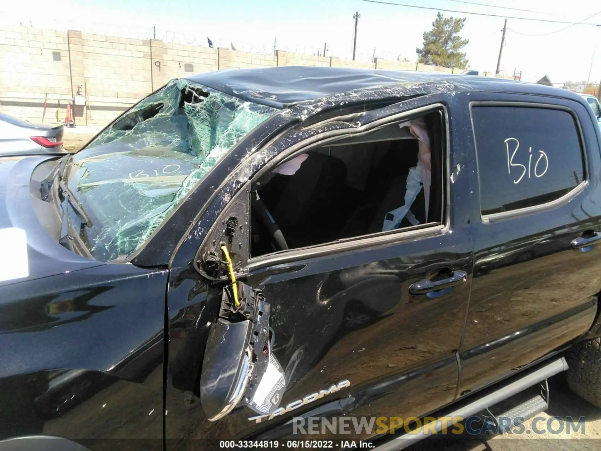 6 Photograph of a damaged car 3TMCZ5AN1NM485148 TOYOTA TACOMA 4WD 2022