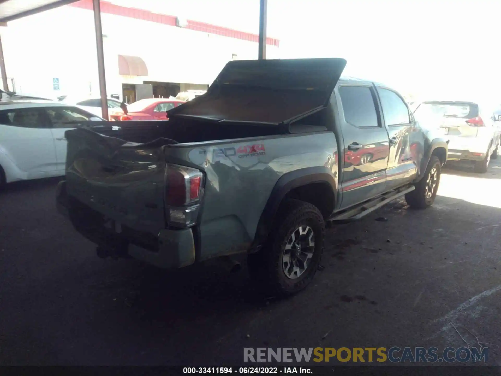 4 Photograph of a damaged car 3TMCZ5AN1NM486915 TOYOTA TACOMA 4WD 2022