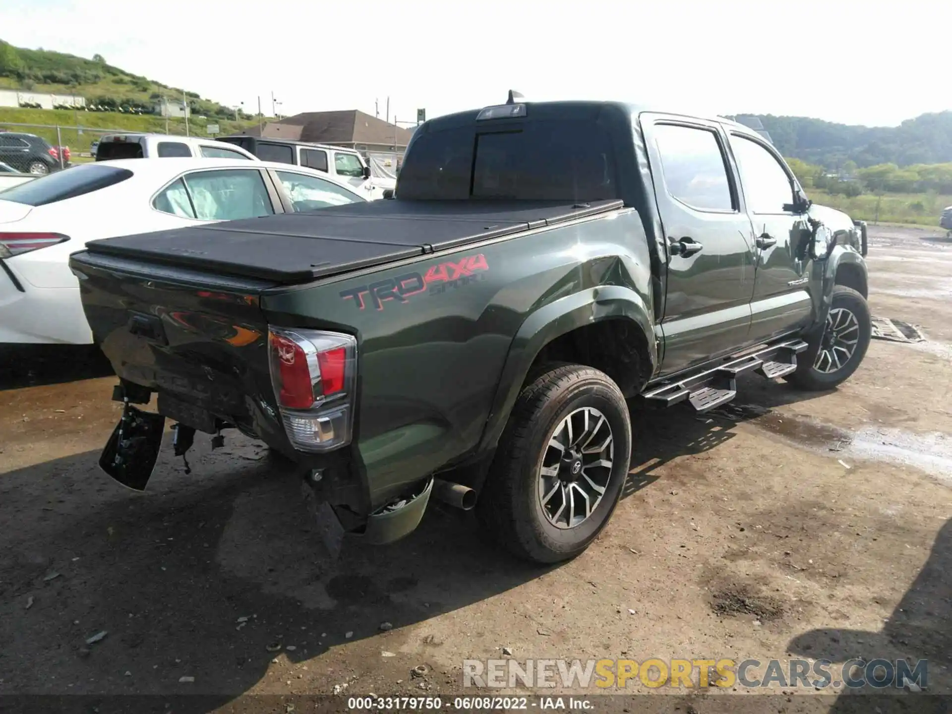 4 Photograph of a damaged car 3TMCZ5AN2NM468214 TOYOTA TACOMA 4WD 2022