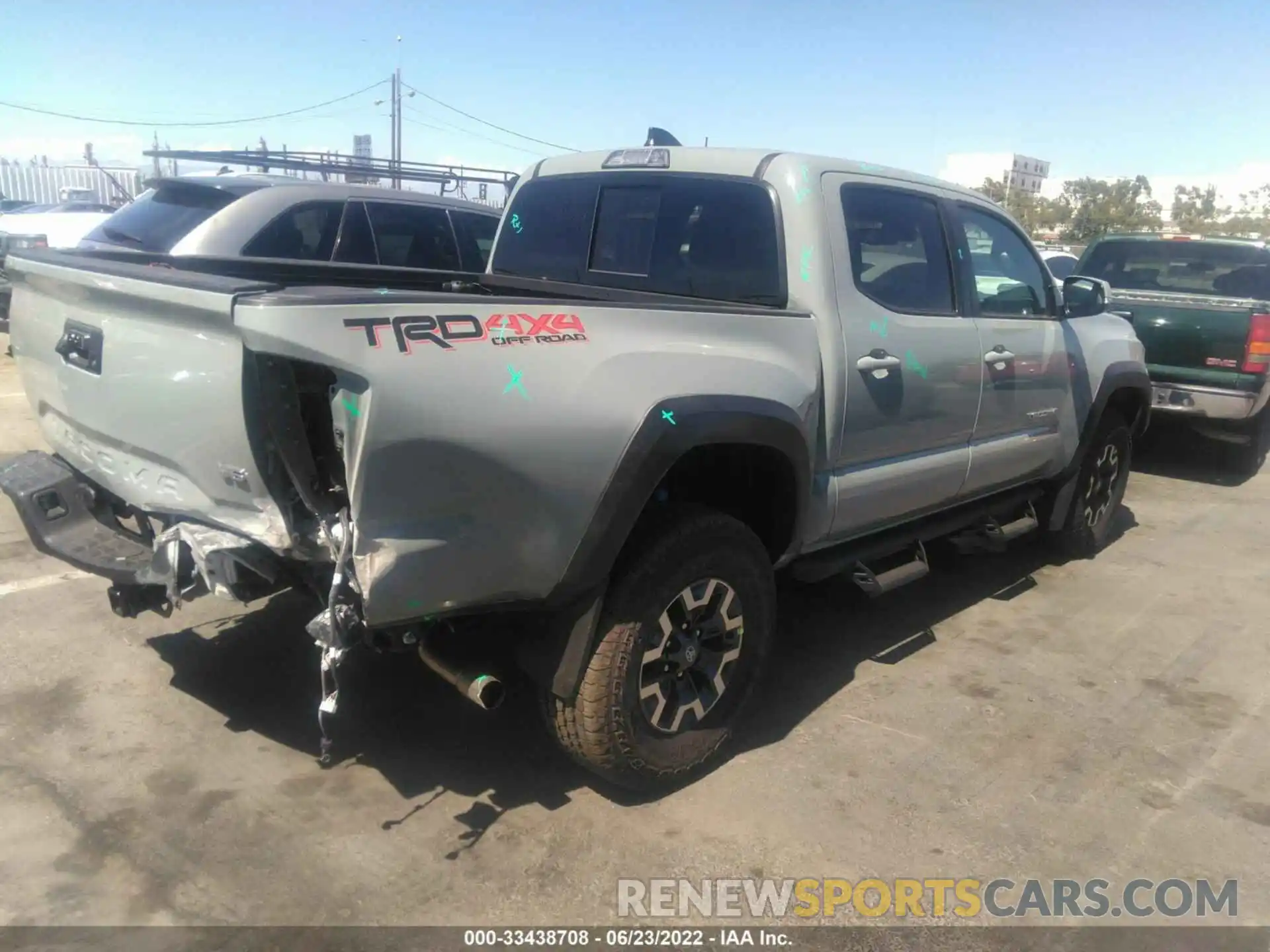 4 Photograph of a damaged car 3TMCZ5AN2NM501552 TOYOTA TACOMA 4WD 2022