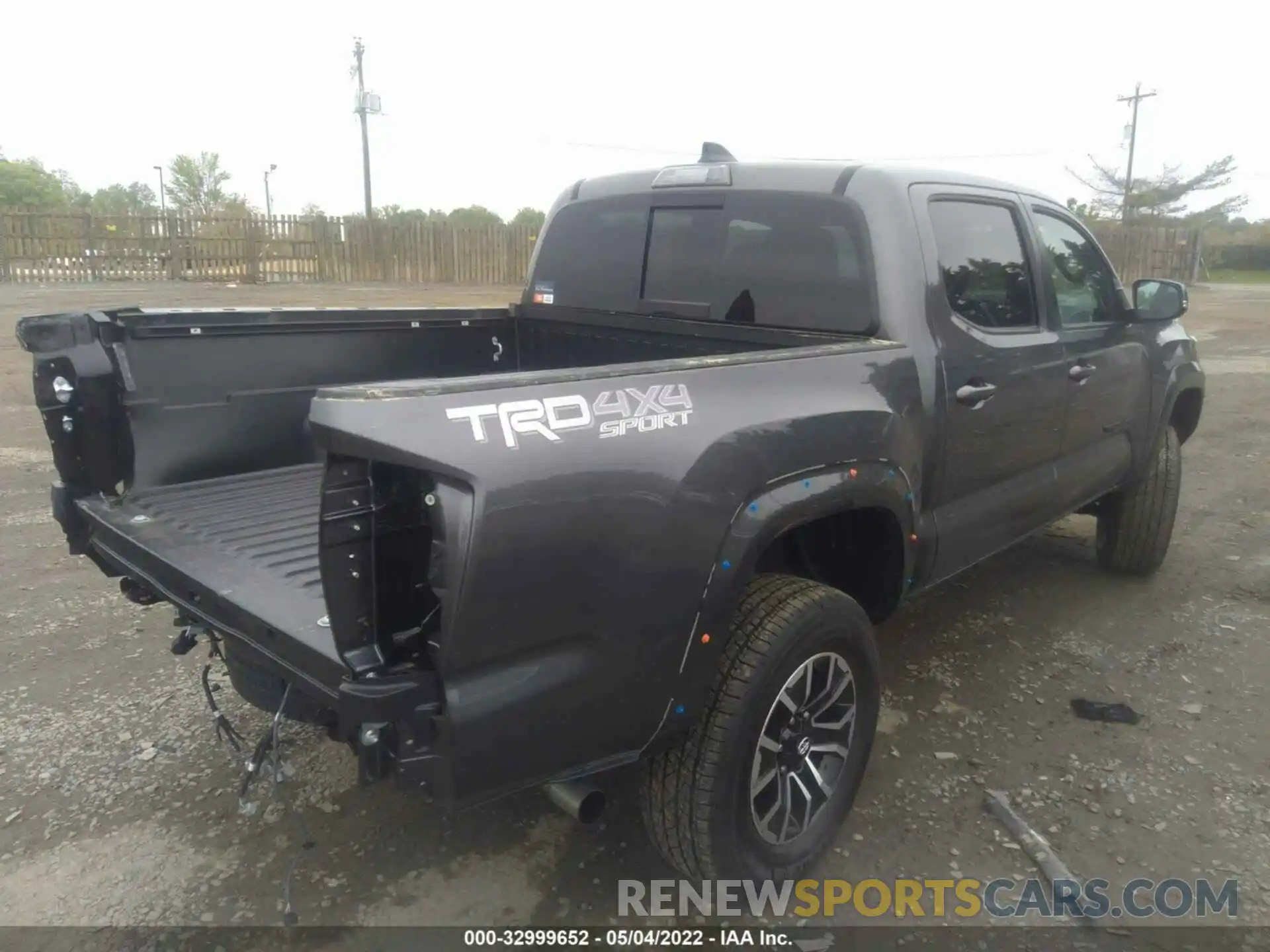 4 Photograph of a damaged car 3TMCZ5AN3NM479075 TOYOTA TACOMA 4WD 2022