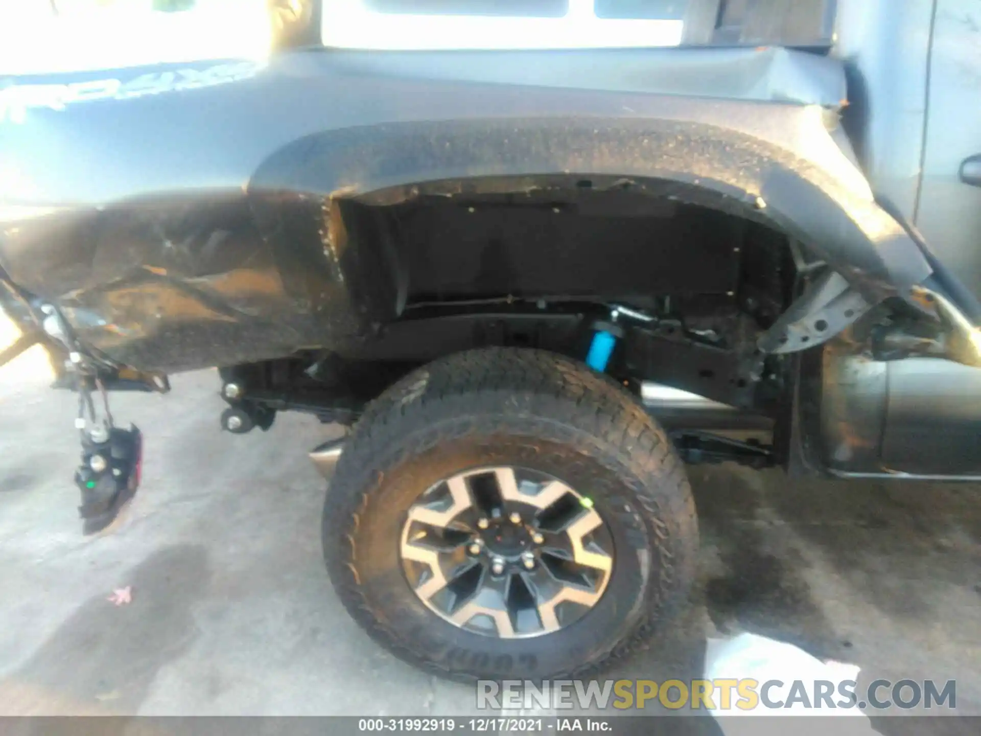 6 Photograph of a damaged car 3TMCZ5AN4NM454184 TOYOTA TACOMA 4WD 2022