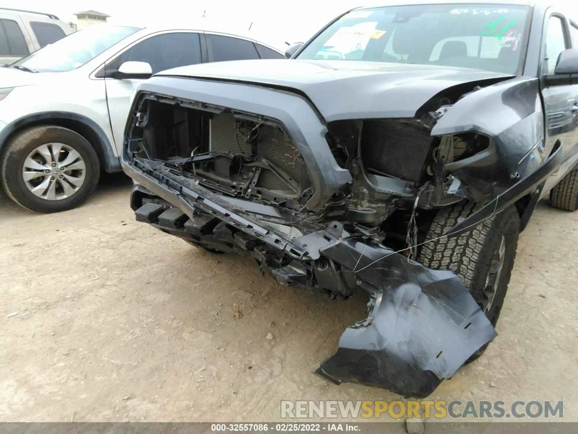 6 Photograph of a damaged car 3TMCZ5AN4NM462544 TOYOTA TACOMA 4WD 2022