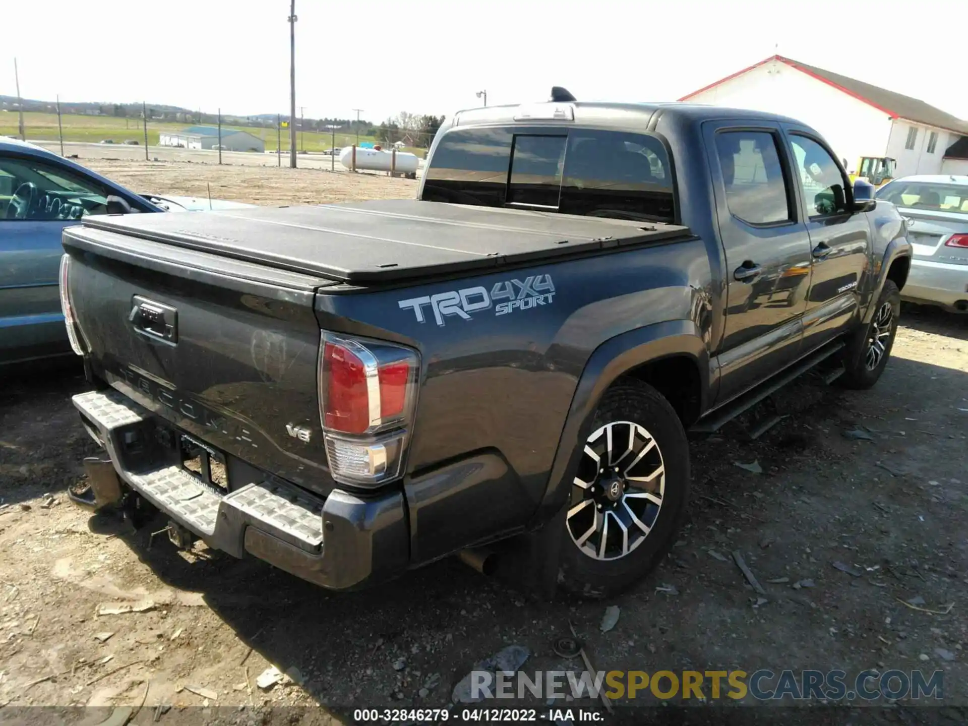 4 Photograph of a damaged car 3TMCZ5AN4NM467615 TOYOTA TACOMA 4WD 2022