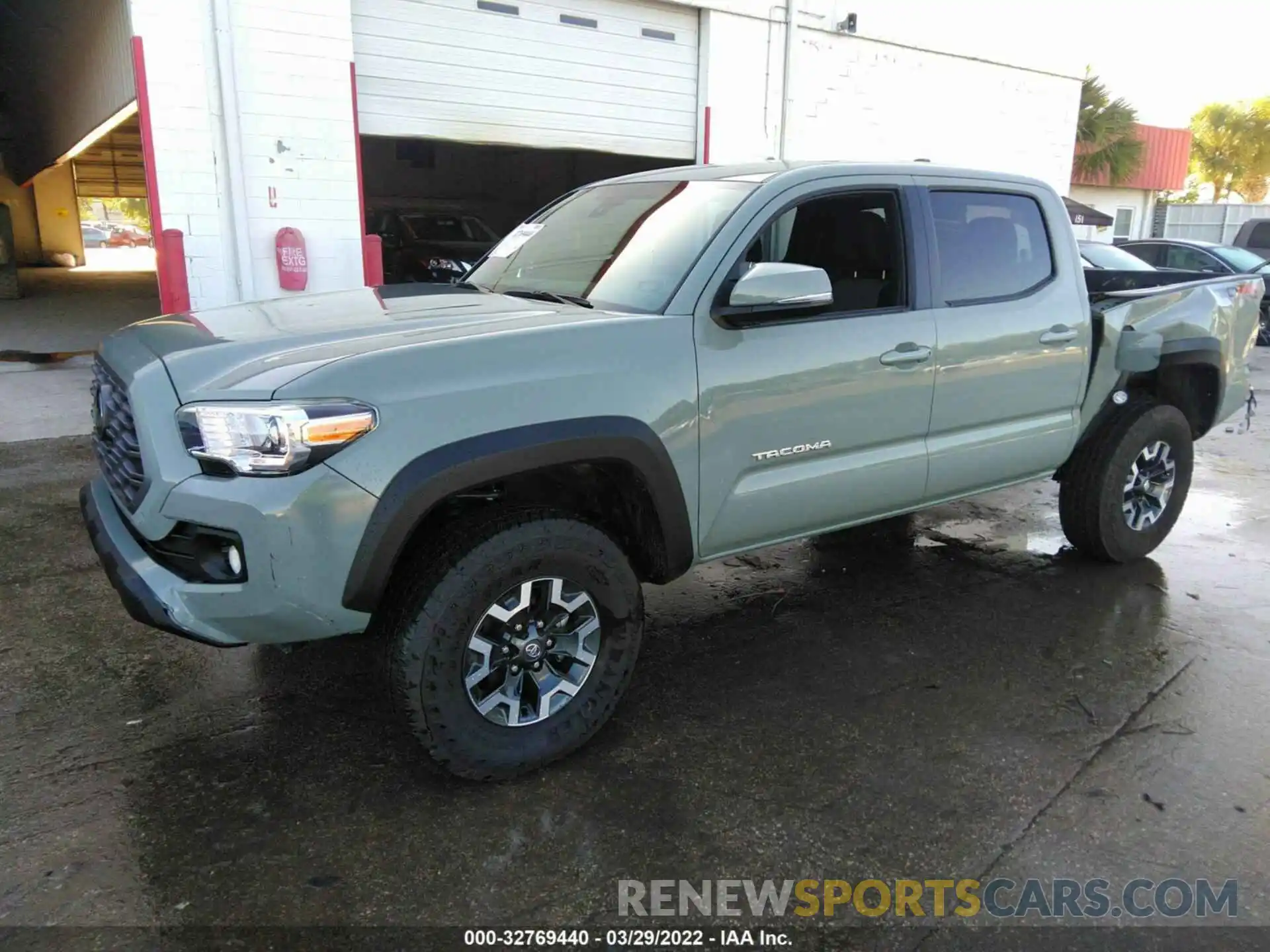 2 Photograph of a damaged car 3TMCZ5AN5NM453416 TOYOTA TACOMA 4WD 2022