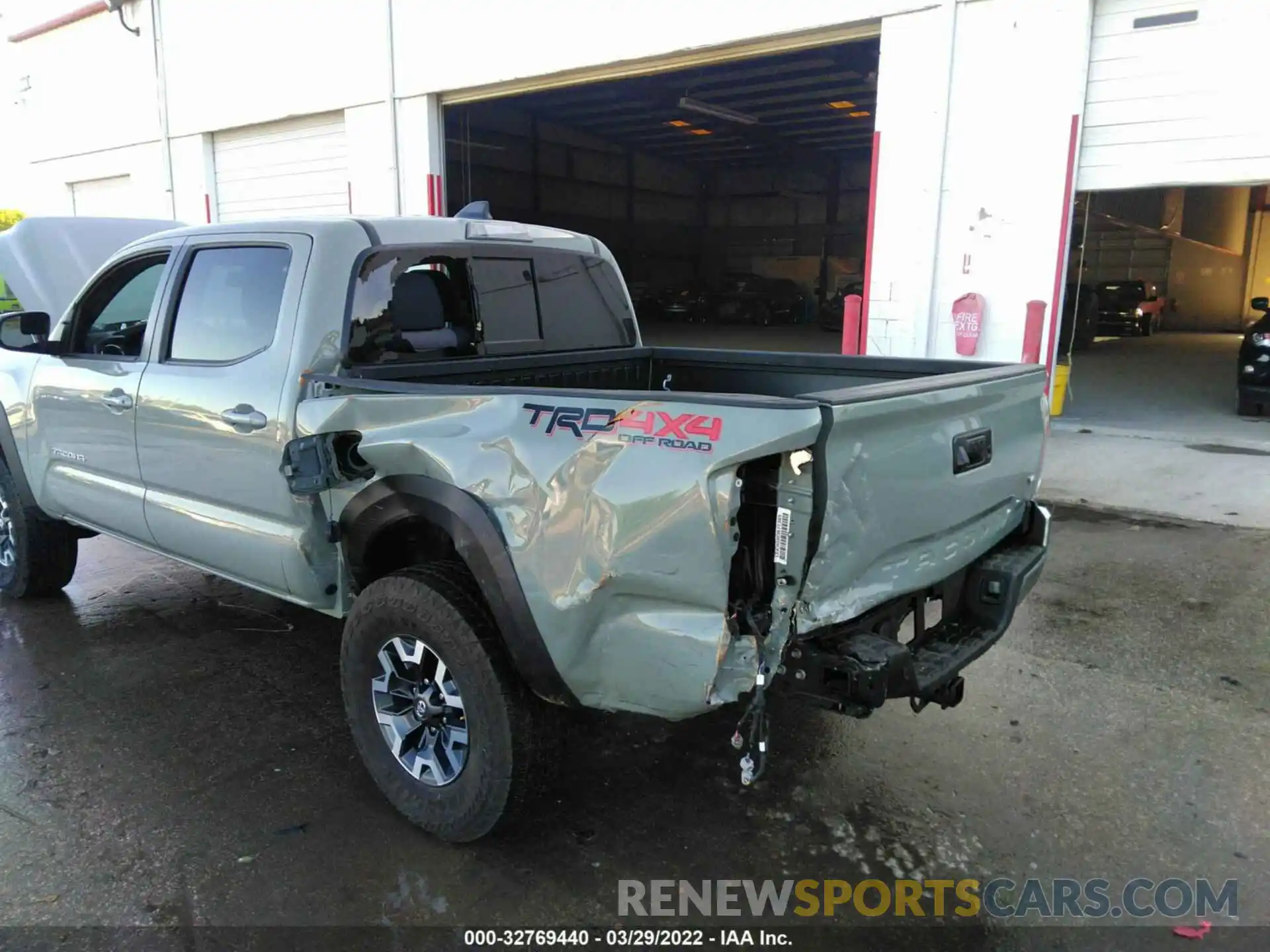 6 Фотография поврежденного автомобиля 3TMCZ5AN5NM453416 TOYOTA TACOMA 4WD 2022