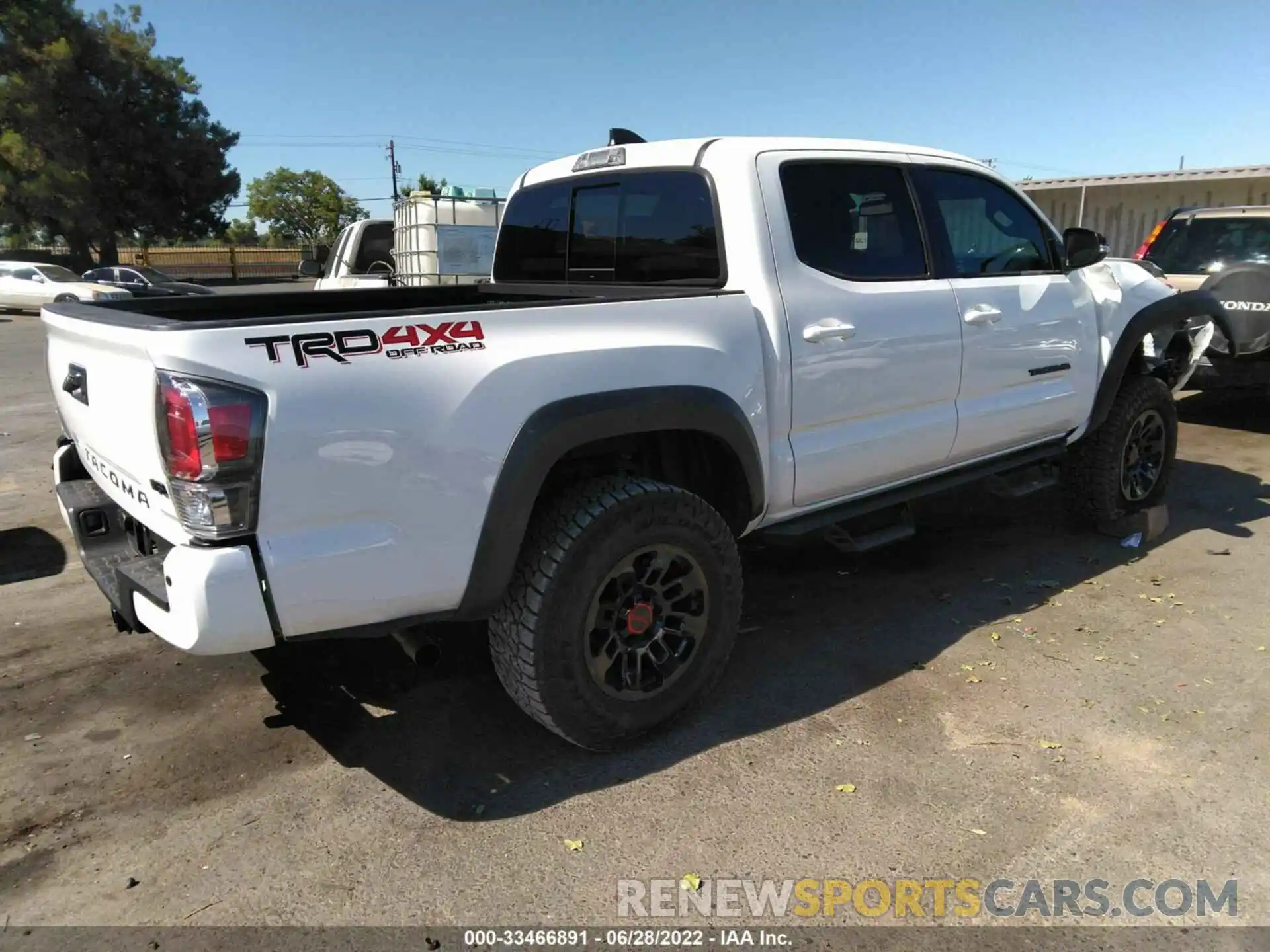 4 Photograph of a damaged car 3TMCZ5AN5NM457921 TOYOTA TACOMA 4WD 2022