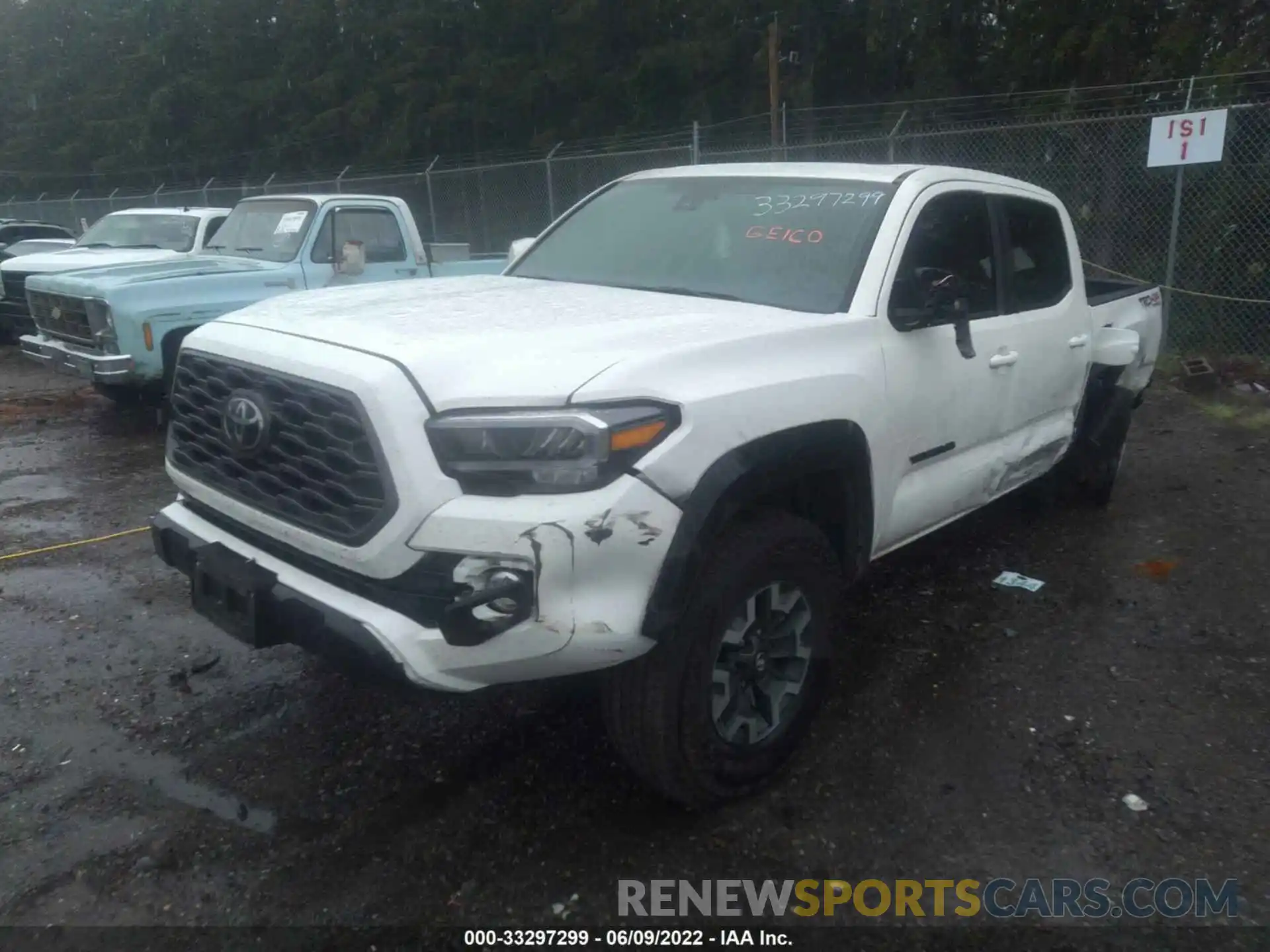 2 Photograph of a damaged car 3TMCZ5AN5NM467011 TOYOTA TACOMA 4WD 2022