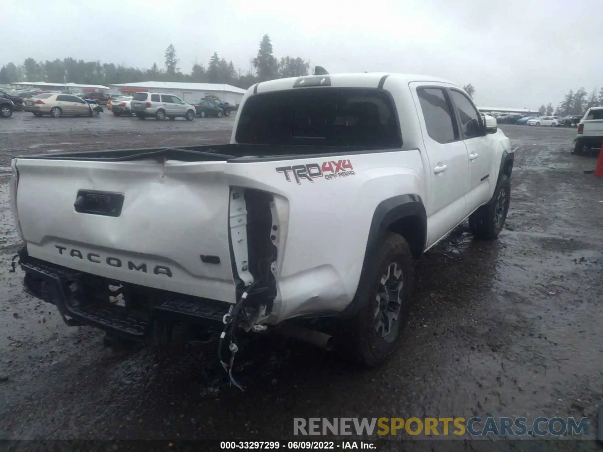 4 Photograph of a damaged car 3TMCZ5AN5NM467011 TOYOTA TACOMA 4WD 2022