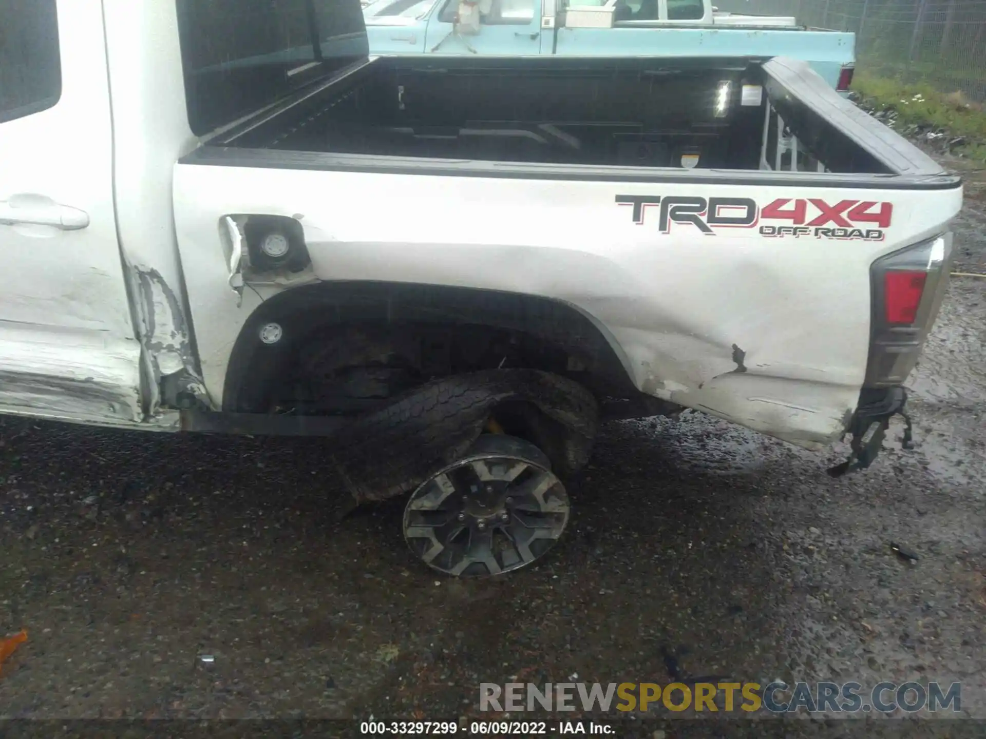 6 Photograph of a damaged car 3TMCZ5AN5NM467011 TOYOTA TACOMA 4WD 2022