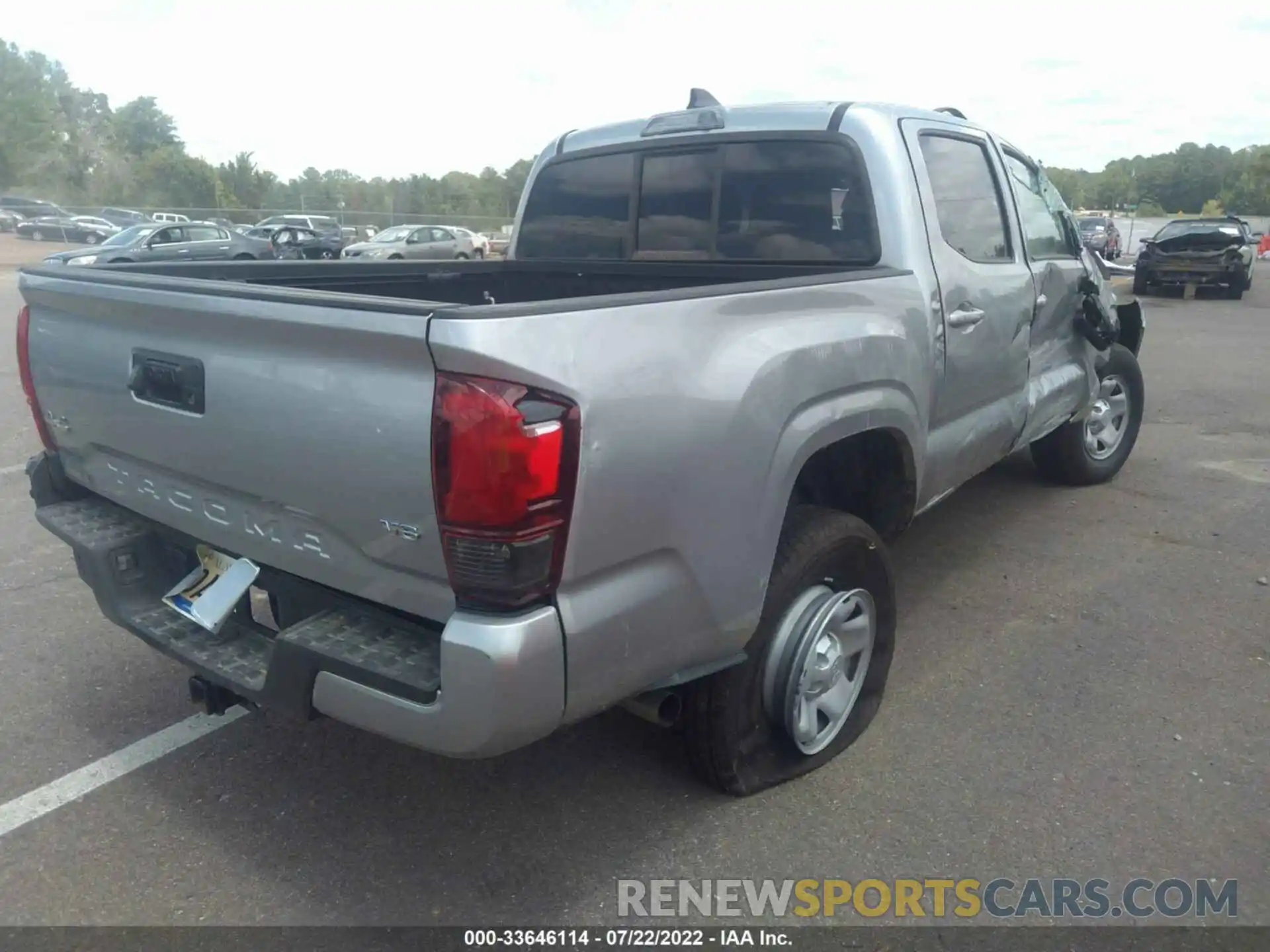 4 Photograph of a damaged car 3TMCZ5AN5NM484665 TOYOTA TACOMA 4WD 2022