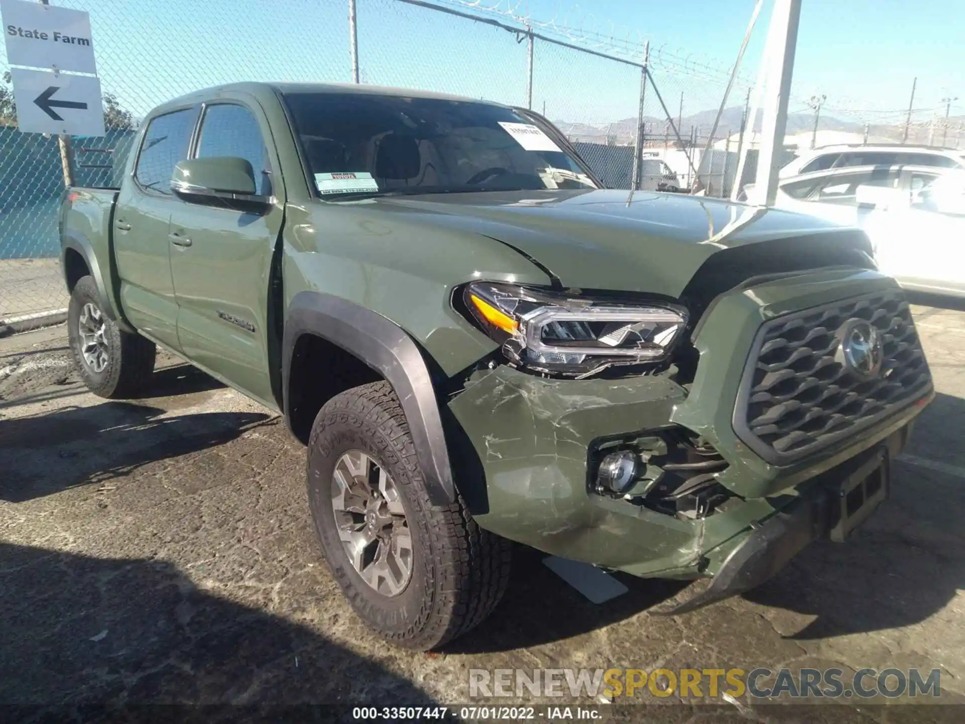 1 Photograph of a damaged car 3TMCZ5AN5NM501965 TOYOTA TACOMA 4WD 2022