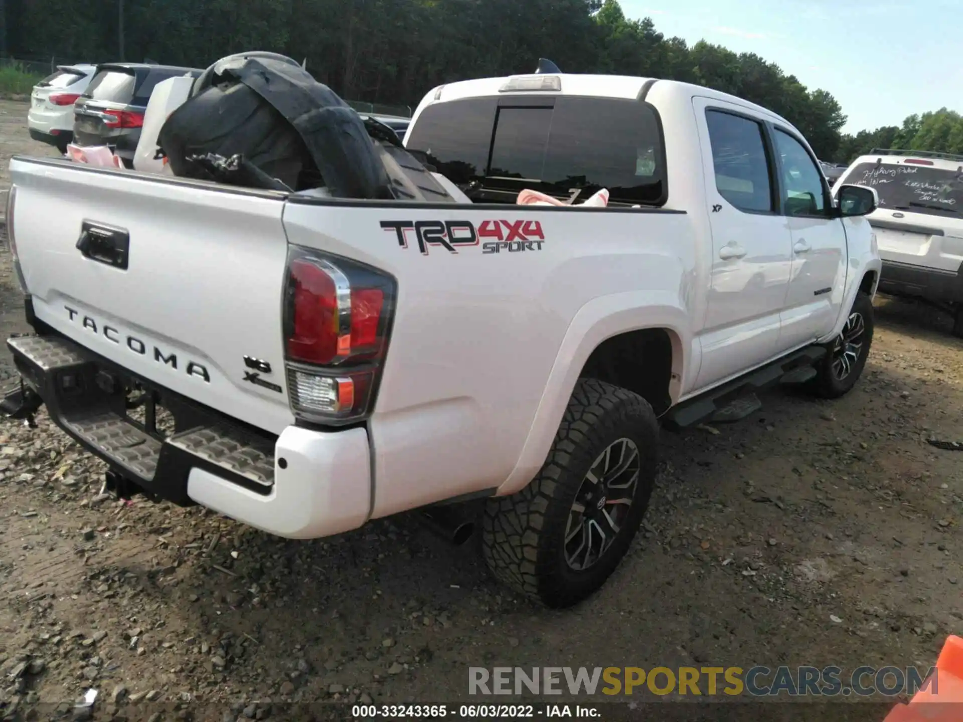 4 Photograph of a damaged car 3TMCZ5AN6NM464201 TOYOTA TACOMA 4WD 2022