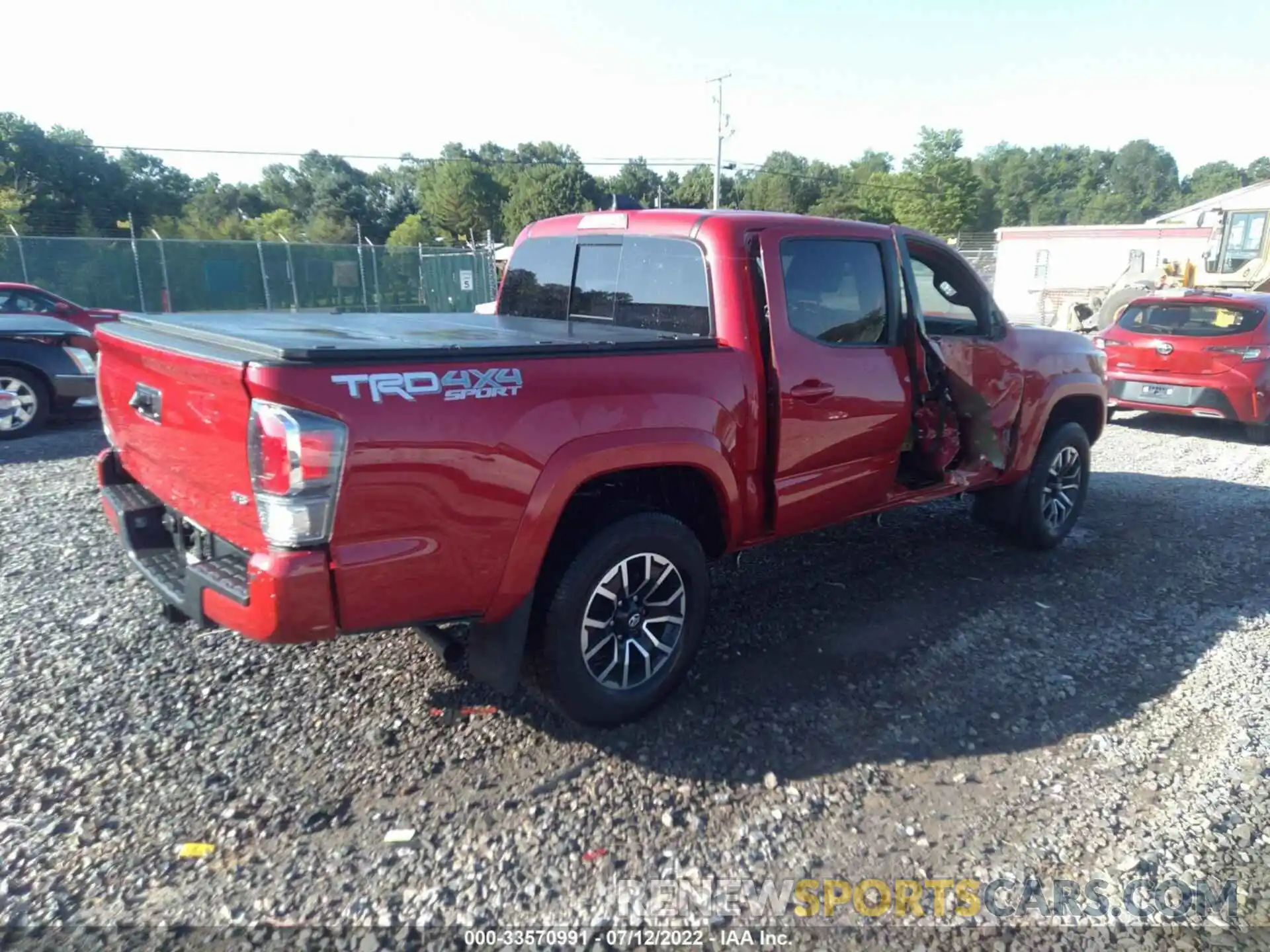 4 Photograph of a damaged car 3TMCZ5AN6NM465347 TOYOTA TACOMA 4WD 2022