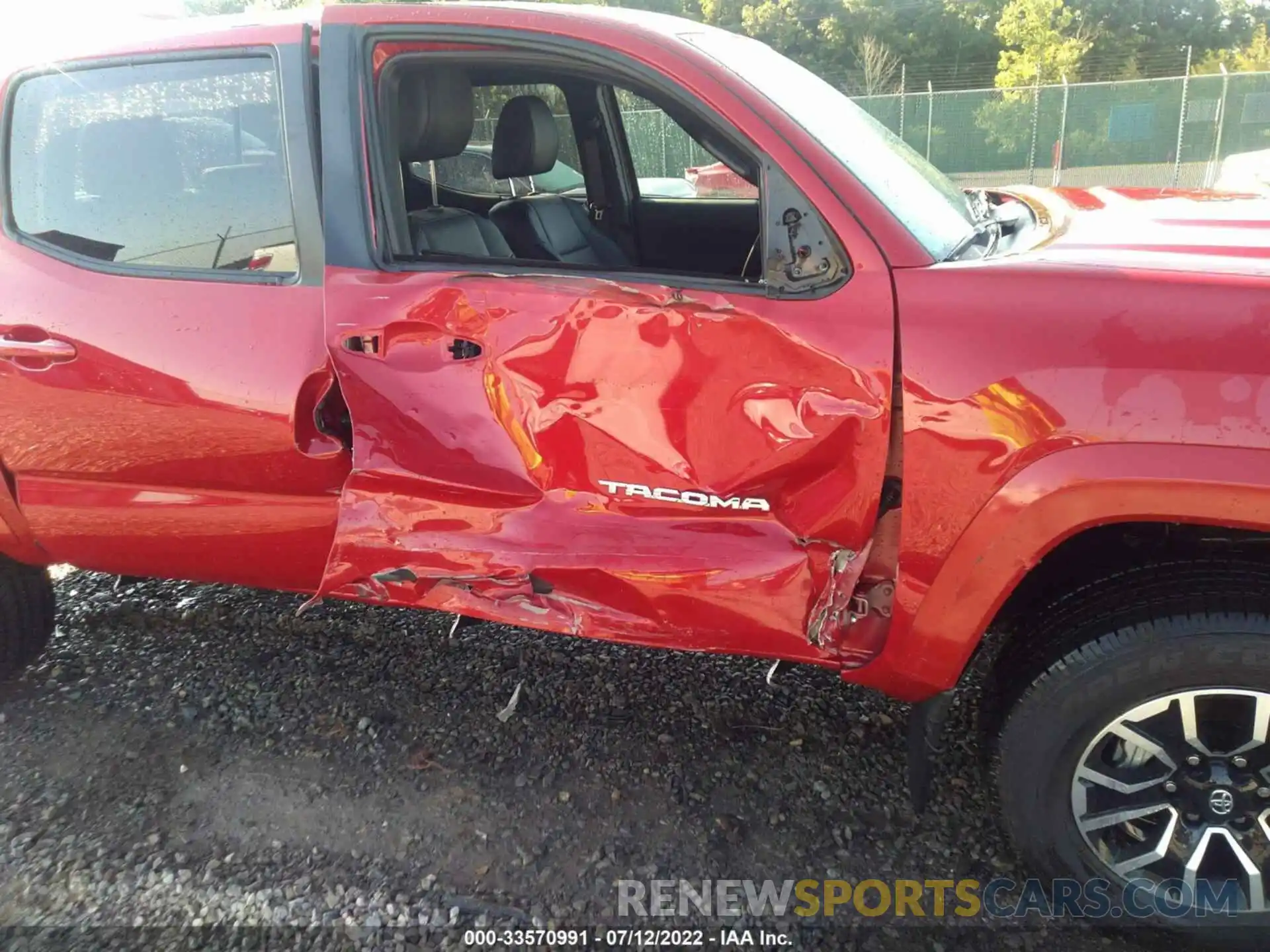 6 Photograph of a damaged car 3TMCZ5AN6NM465347 TOYOTA TACOMA 4WD 2022