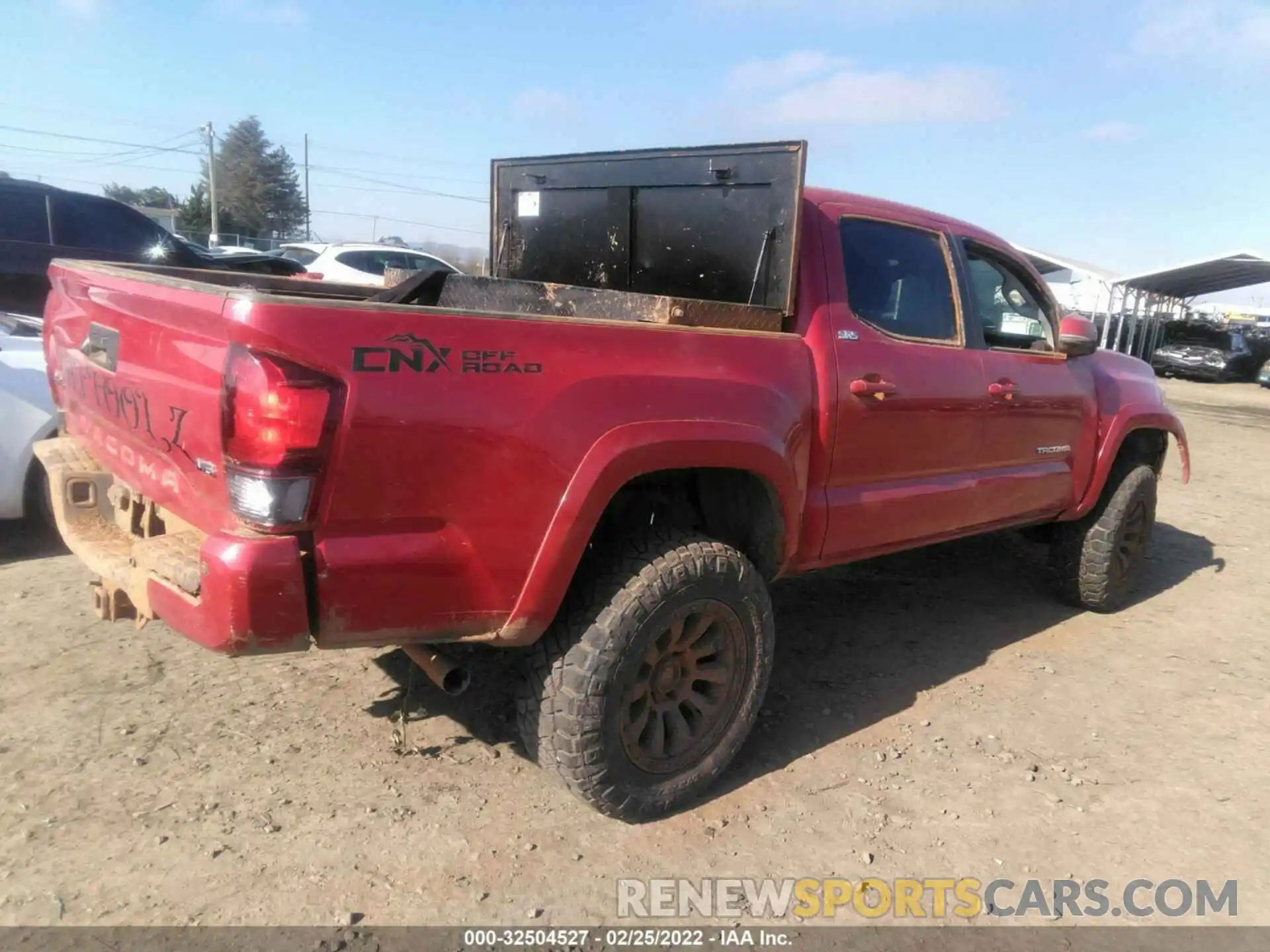 4 Photograph of a damaged car 3TMCZ5AN6NM471486 TOYOTA TACOMA 4WD 2022