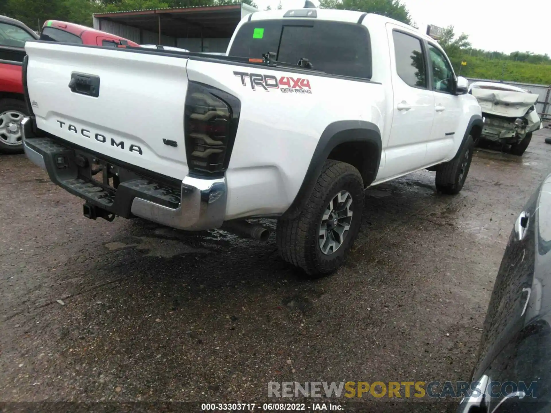 4 Photograph of a damaged car 3TMCZ5AN7NM454891 TOYOTA TACOMA 4WD 2022