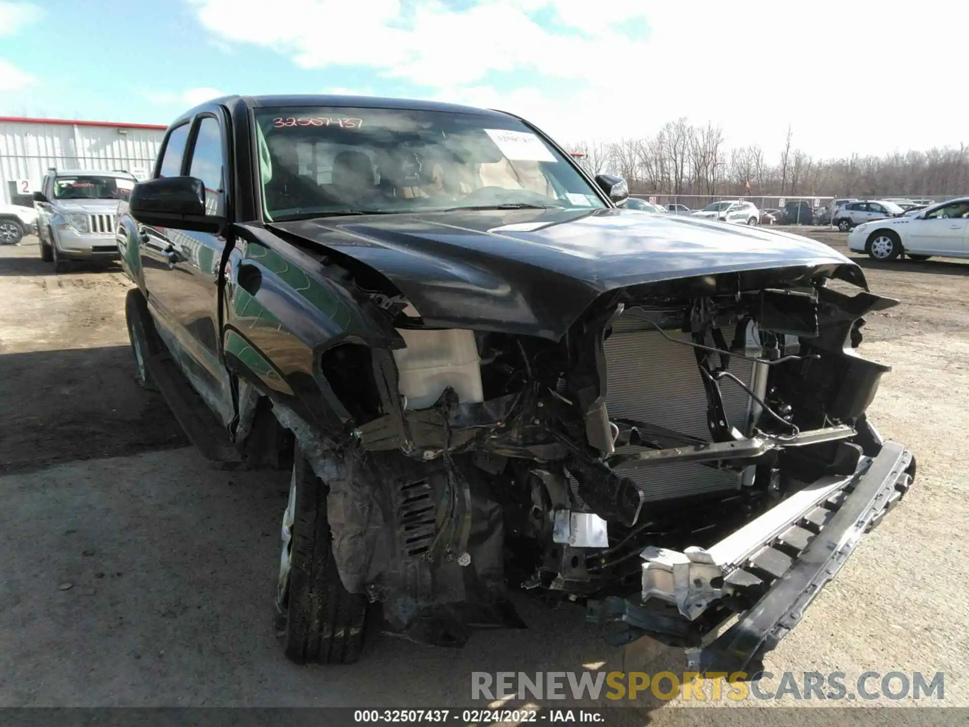 6 Photograph of a damaged car 3TMCZ5AN7NM464983 TOYOTA TACOMA 4WD 2022