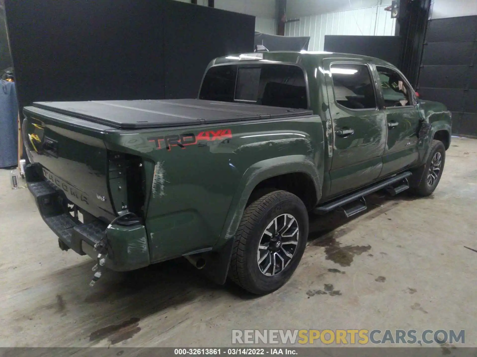 4 Photograph of a damaged car 3TMCZ5AN7NM466894 TOYOTA TACOMA 4WD 2022