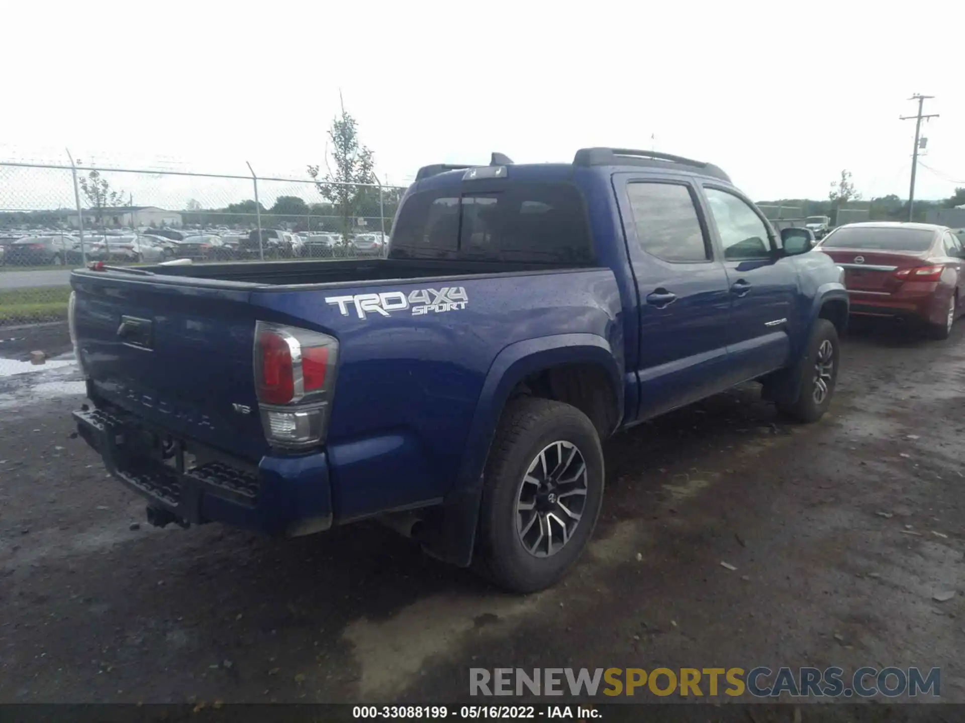 4 Photograph of a damaged car 3TMCZ5AN8NM467911 TOYOTA TACOMA 4WD 2022