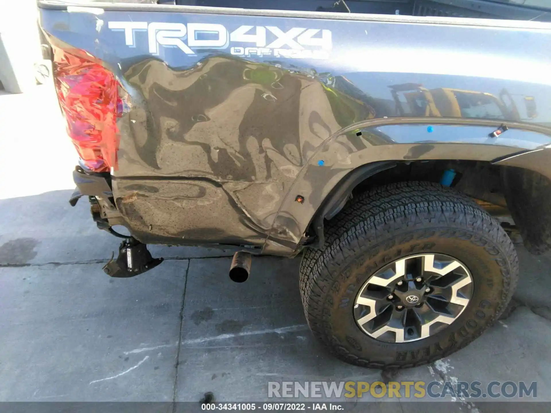 6 Photograph of a damaged car 3TMCZ5AN8NM487415 TOYOTA TACOMA 4WD 2022