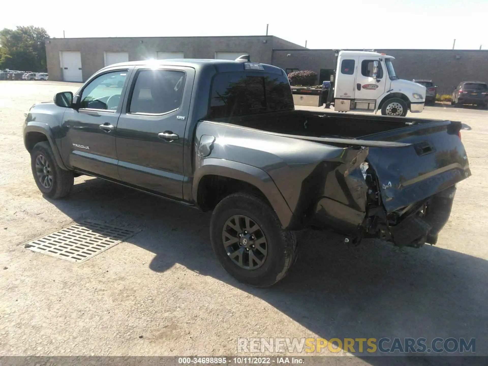 3 Фотография поврежденного автомобиля 3TMCZ5AN8NM511017 TOYOTA TACOMA 4WD 2022