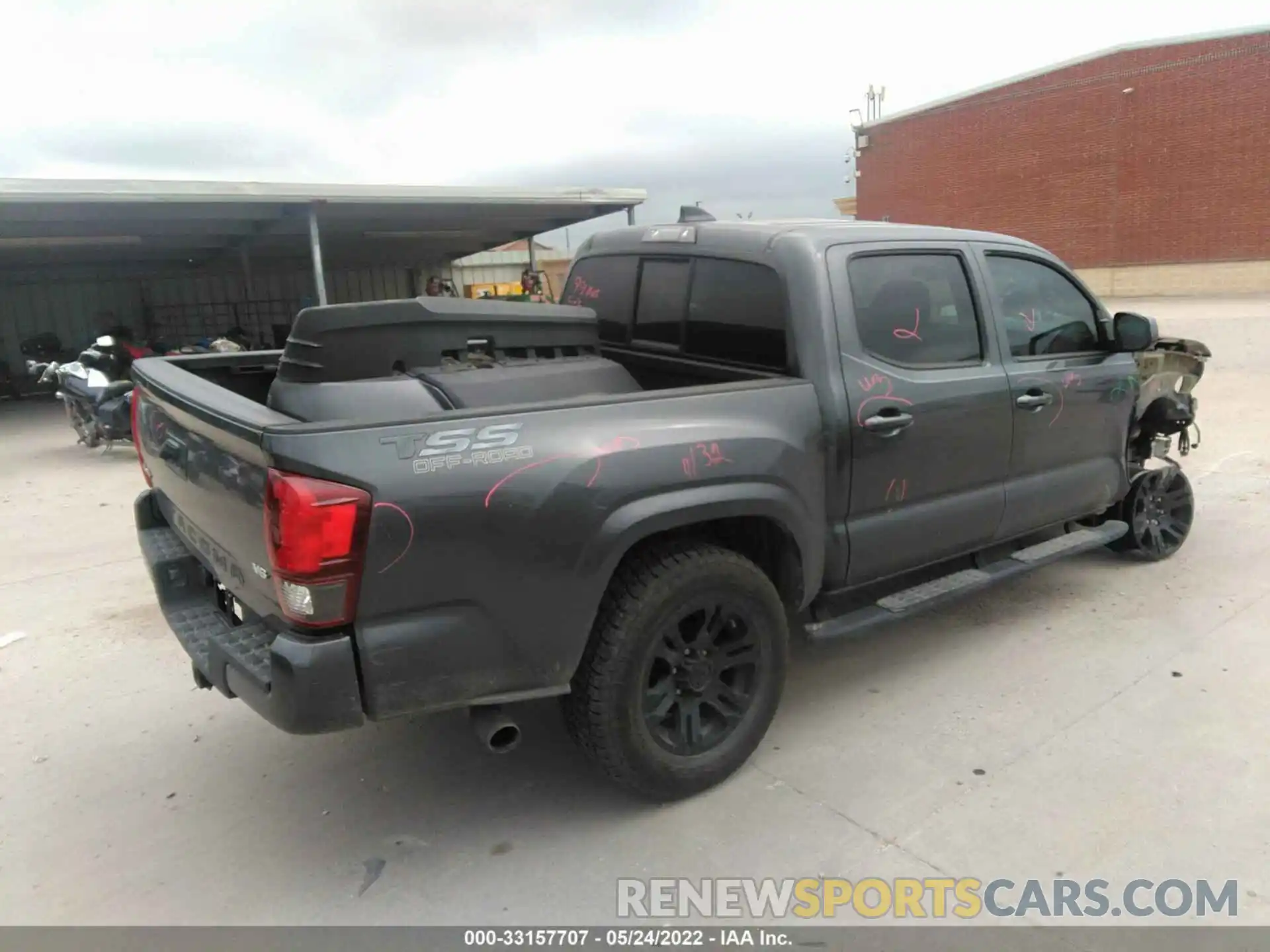 4 Photograph of a damaged car 3TMCZ5AN9NM454729 TOYOTA TACOMA 4WD 2022