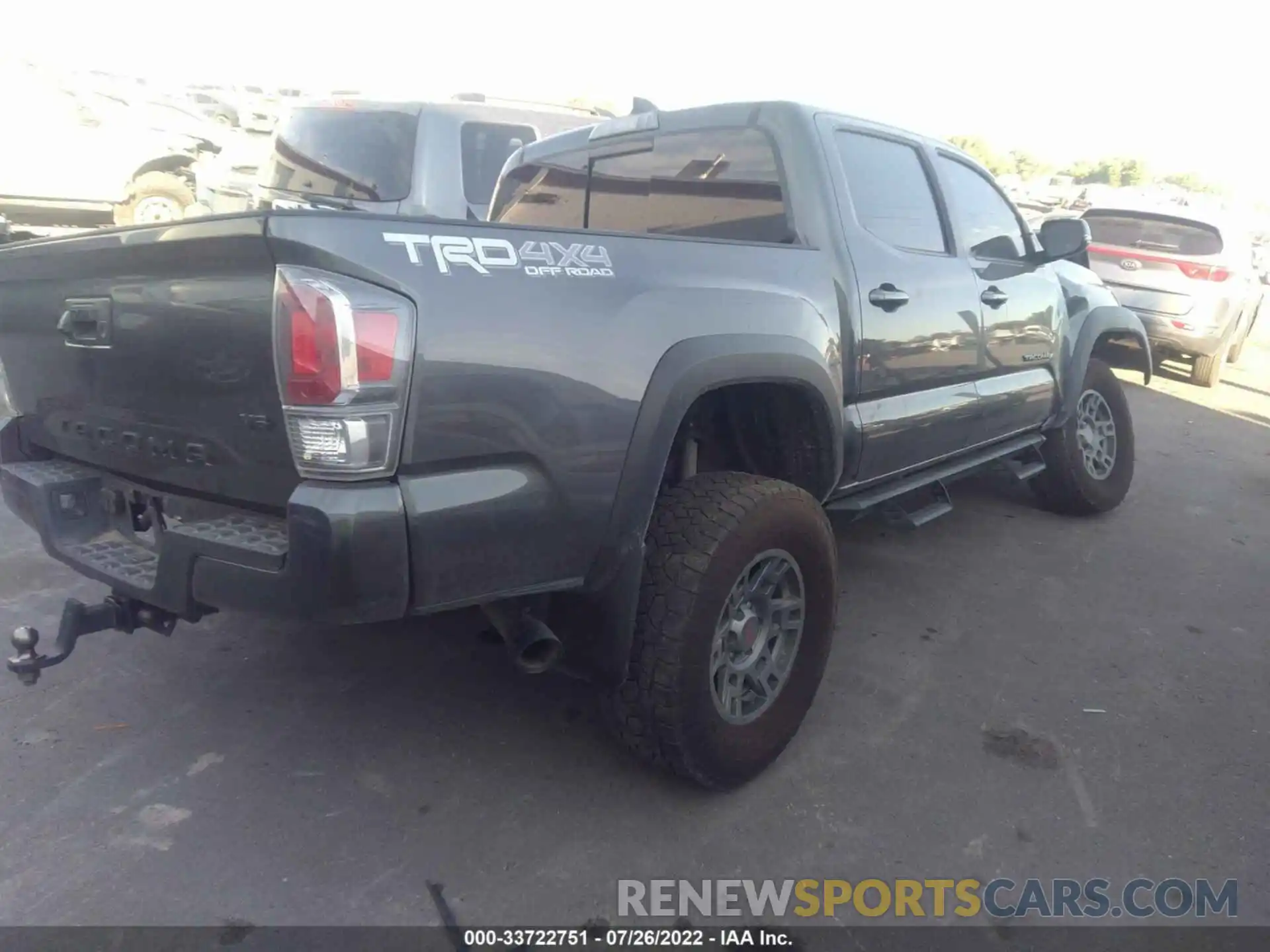 4 Photograph of a damaged car 3TMCZ5AN9NM487746 TOYOTA TACOMA 4WD 2022