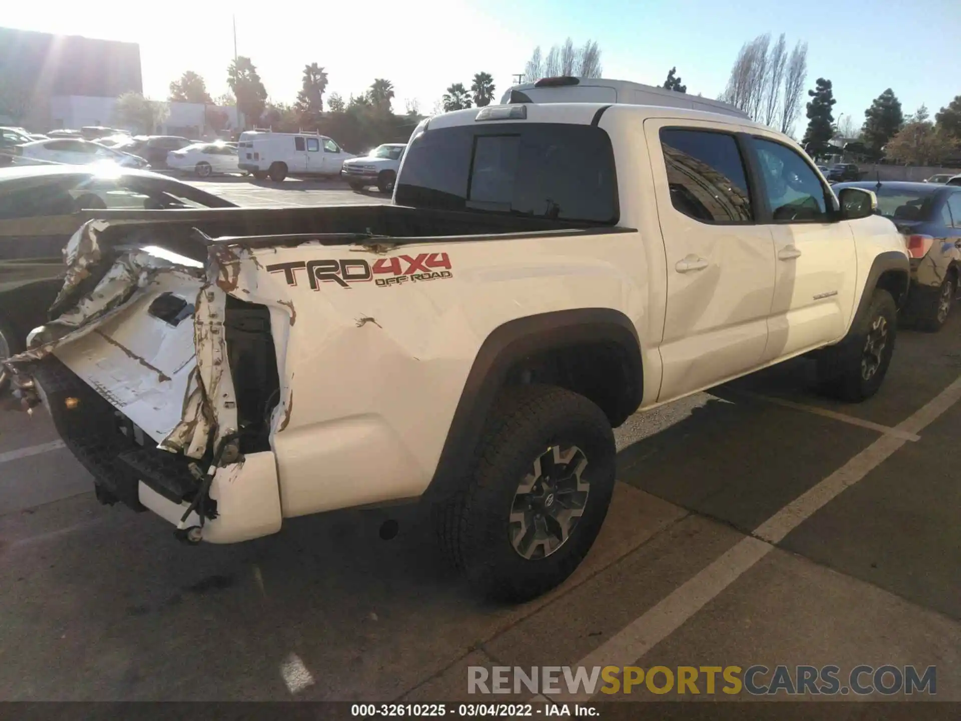 4 Photograph of a damaged car 3TMCZ5ANXNM453203 TOYOTA TACOMA 4WD 2022