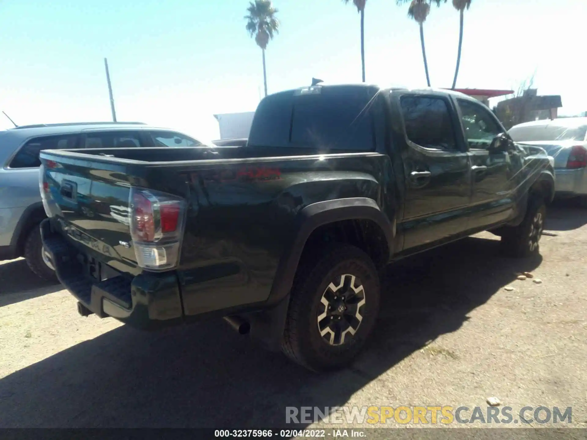 4 Photograph of a damaged car 3TMCZ5ANXNM455257 TOYOTA TACOMA 4WD 2022