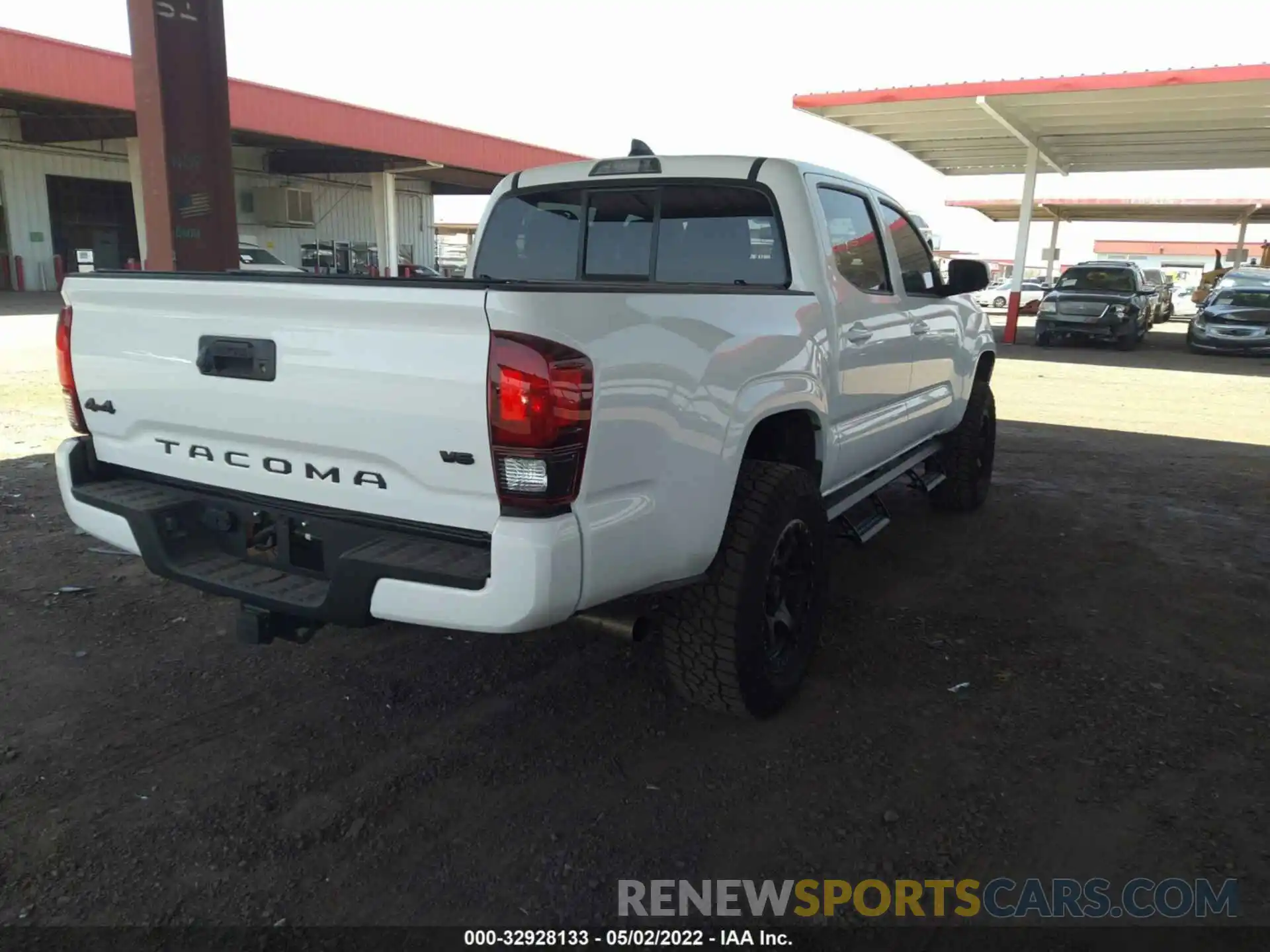 4 Photograph of a damaged car 3TMCZ5ANXNM461642 TOYOTA TACOMA 4WD 2022