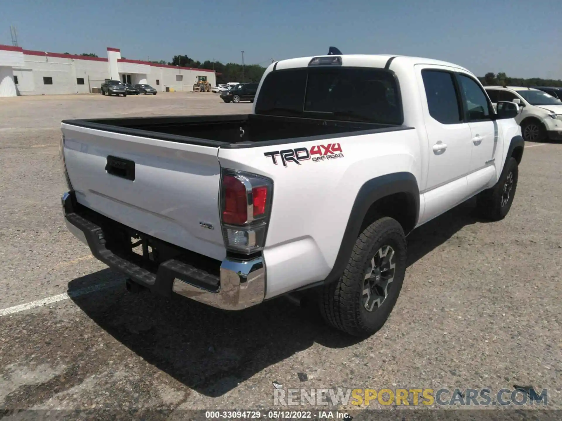 4 Photograph of a damaged car 3TMCZ5ANXNM476495 TOYOTA TACOMA 4WD 2022