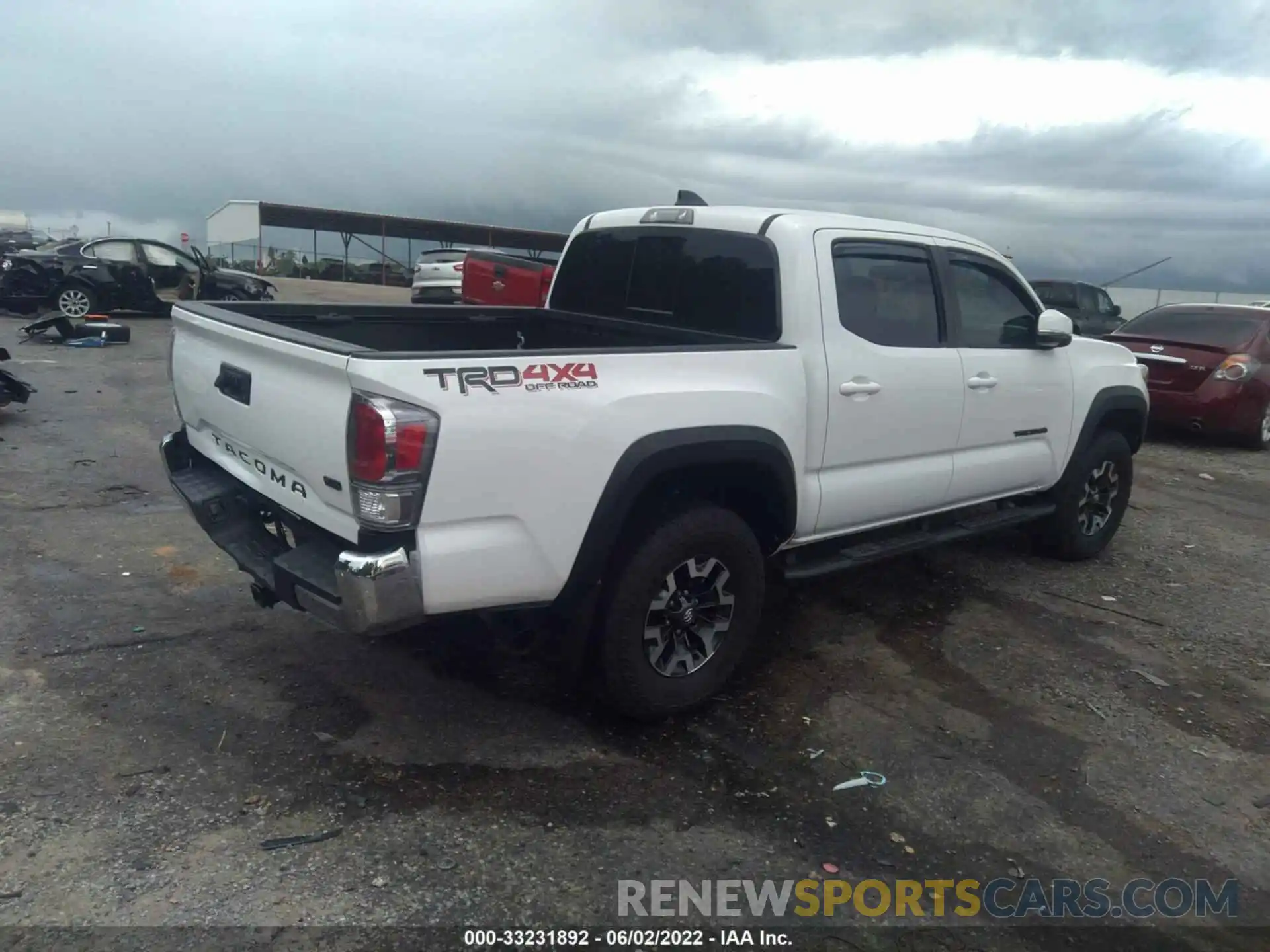 4 Photograph of a damaged car 3TMCZ5ANXNM481101 TOYOTA TACOMA 4WD 2022