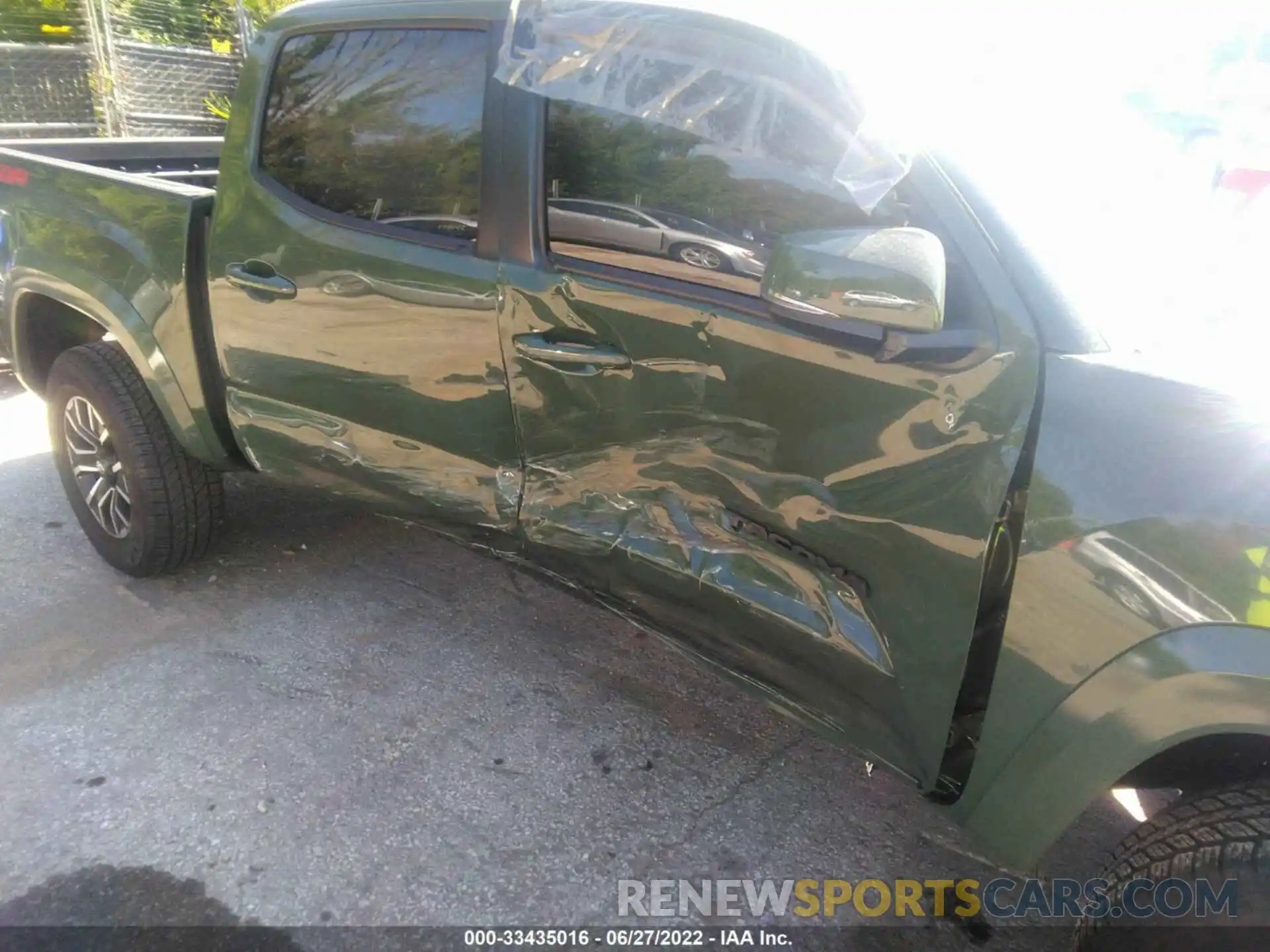 6 Photograph of a damaged car 3TMCZ5ANXNM492566 TOYOTA TACOMA 4WD 2022