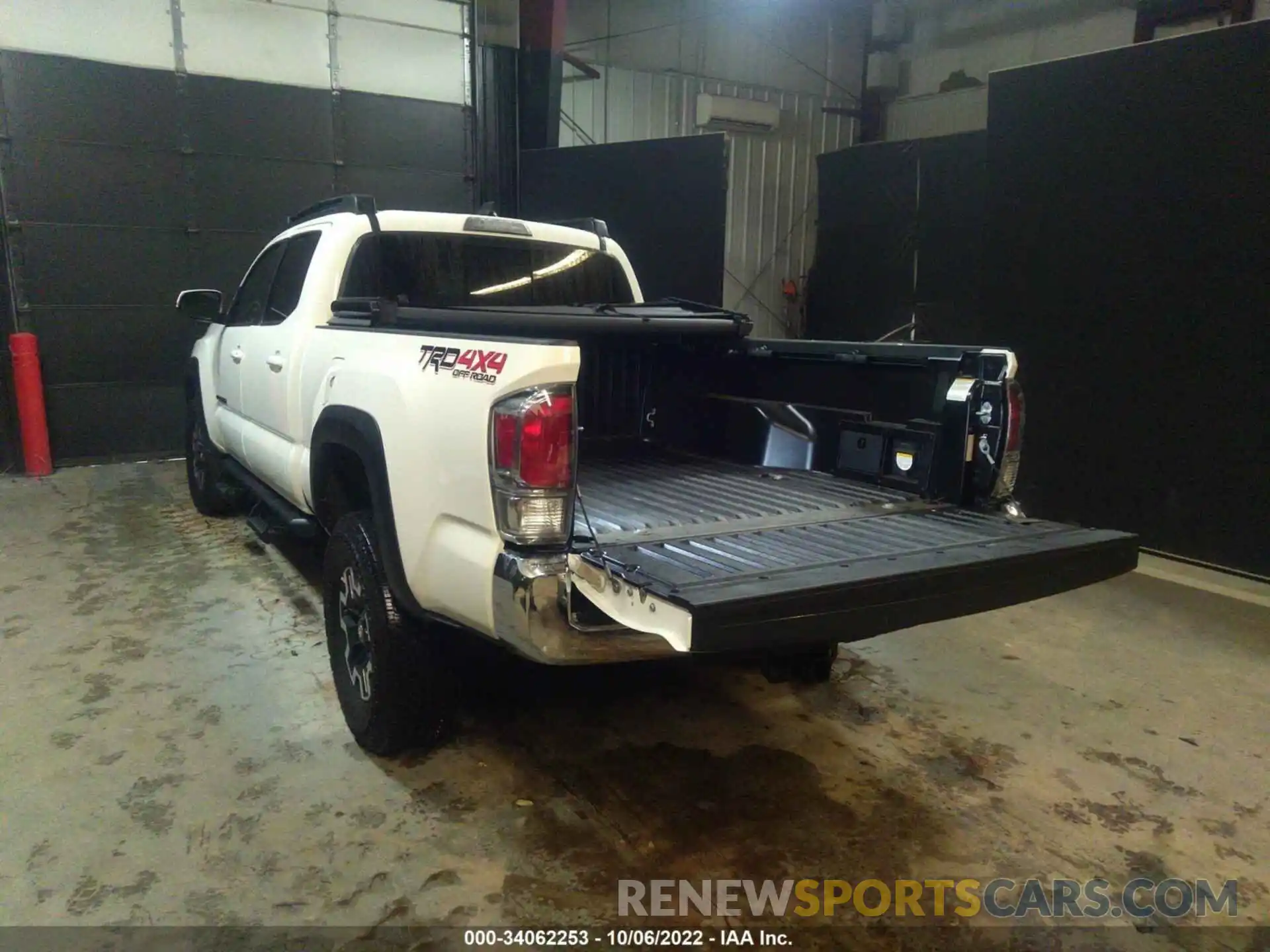 3 Photograph of a damaged car 3TMDZ5BN0NM127168 TOYOTA TACOMA 4WD 2022