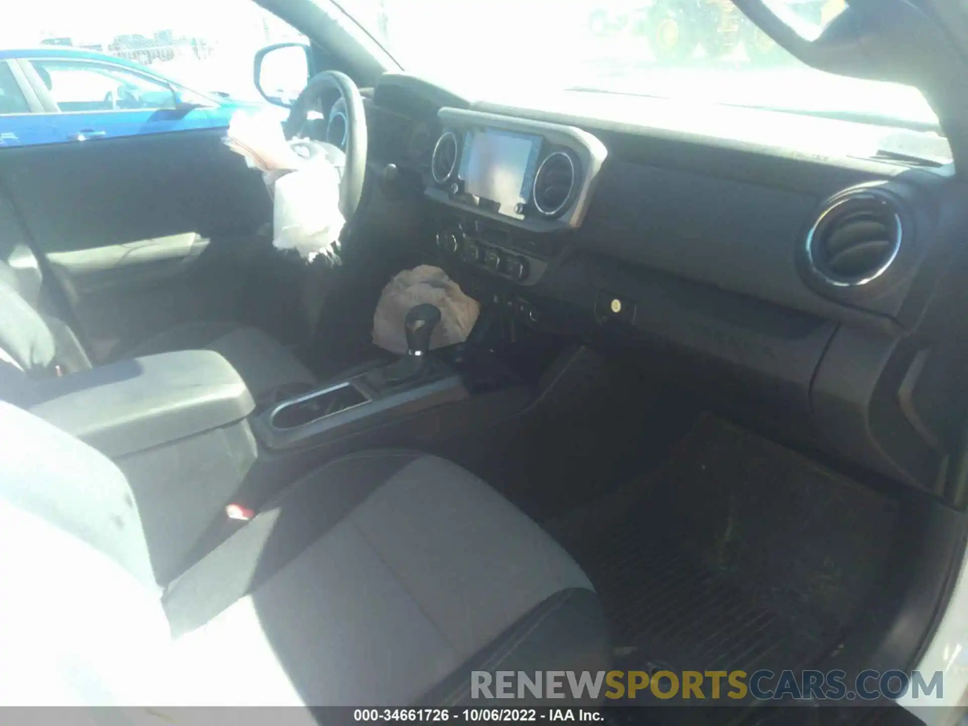 5 Photograph of a damaged car 3TMDZ5BN0NM136288 TOYOTA TACOMA 4WD 2022