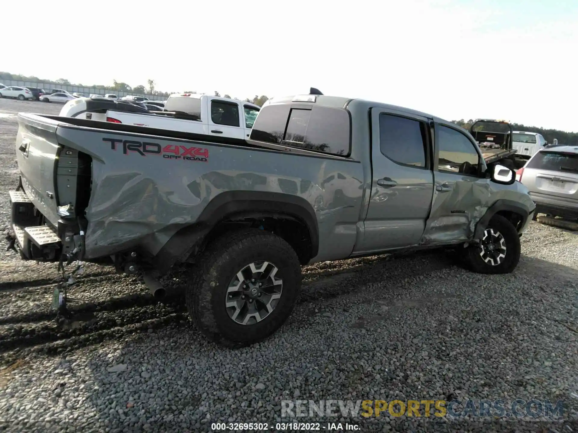 4 Photograph of a damaged car 3TMDZ5BN4NM123950 TOYOTA TACOMA 4WD 2022