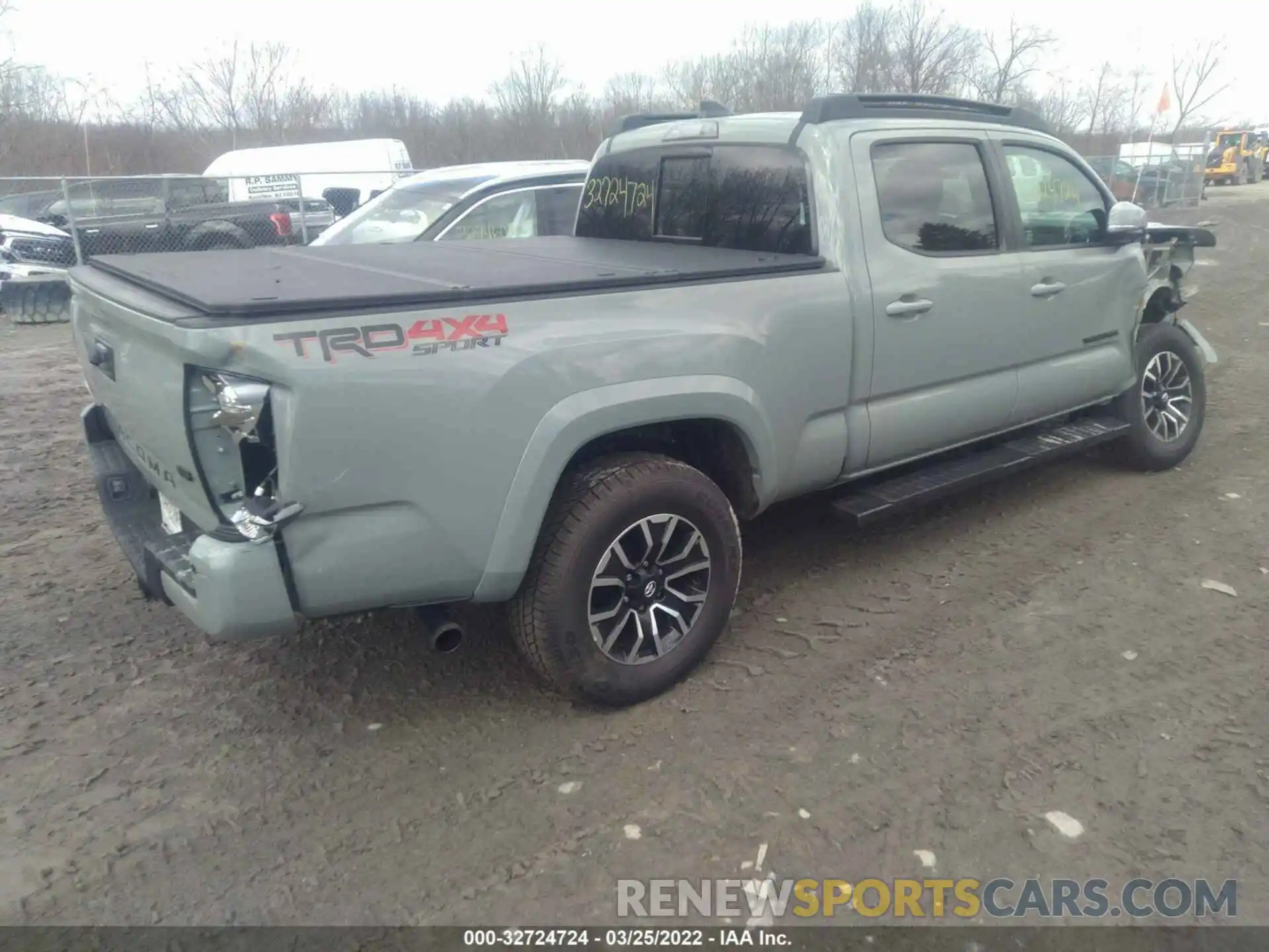 4 Photograph of a damaged car 3TMDZ5BN4NM125147 TOYOTA TACOMA 4WD 2022