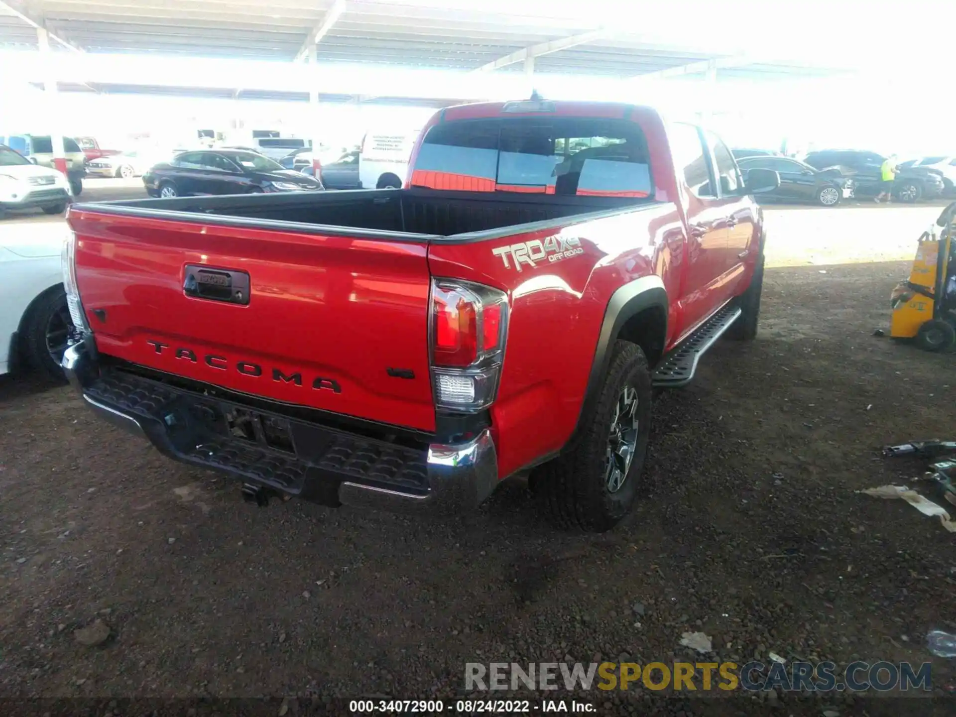 4 Photograph of a damaged car 3TMDZ5BN9NM122700 TOYOTA TACOMA 4WD 2022