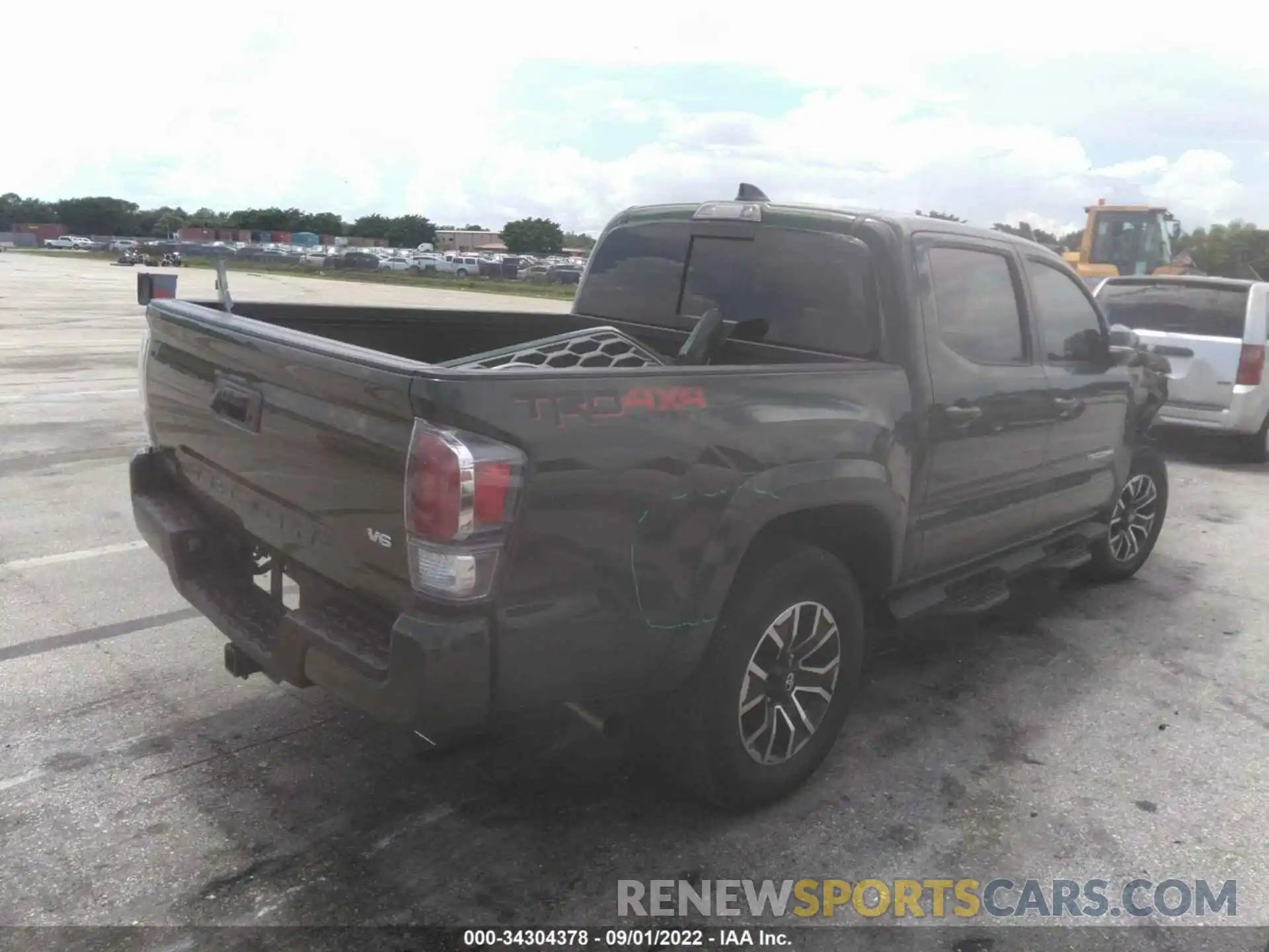 4 Photograph of a damaged car 3TYCZ5AN1NT081979 TOYOTA TACOMA 4WD 2022