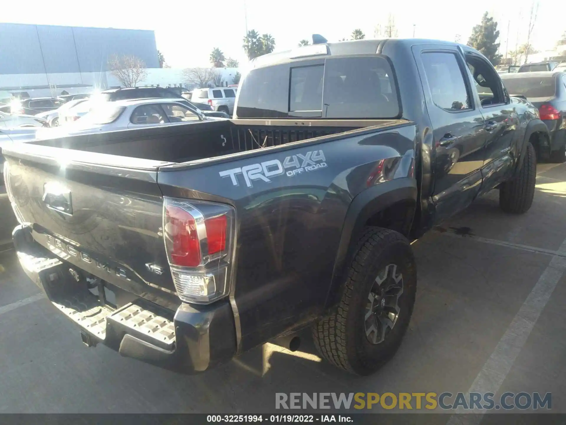 4 Photograph of a damaged car 3TYCZ5AN2NT055942 TOYOTA TACOMA 4WD 2022